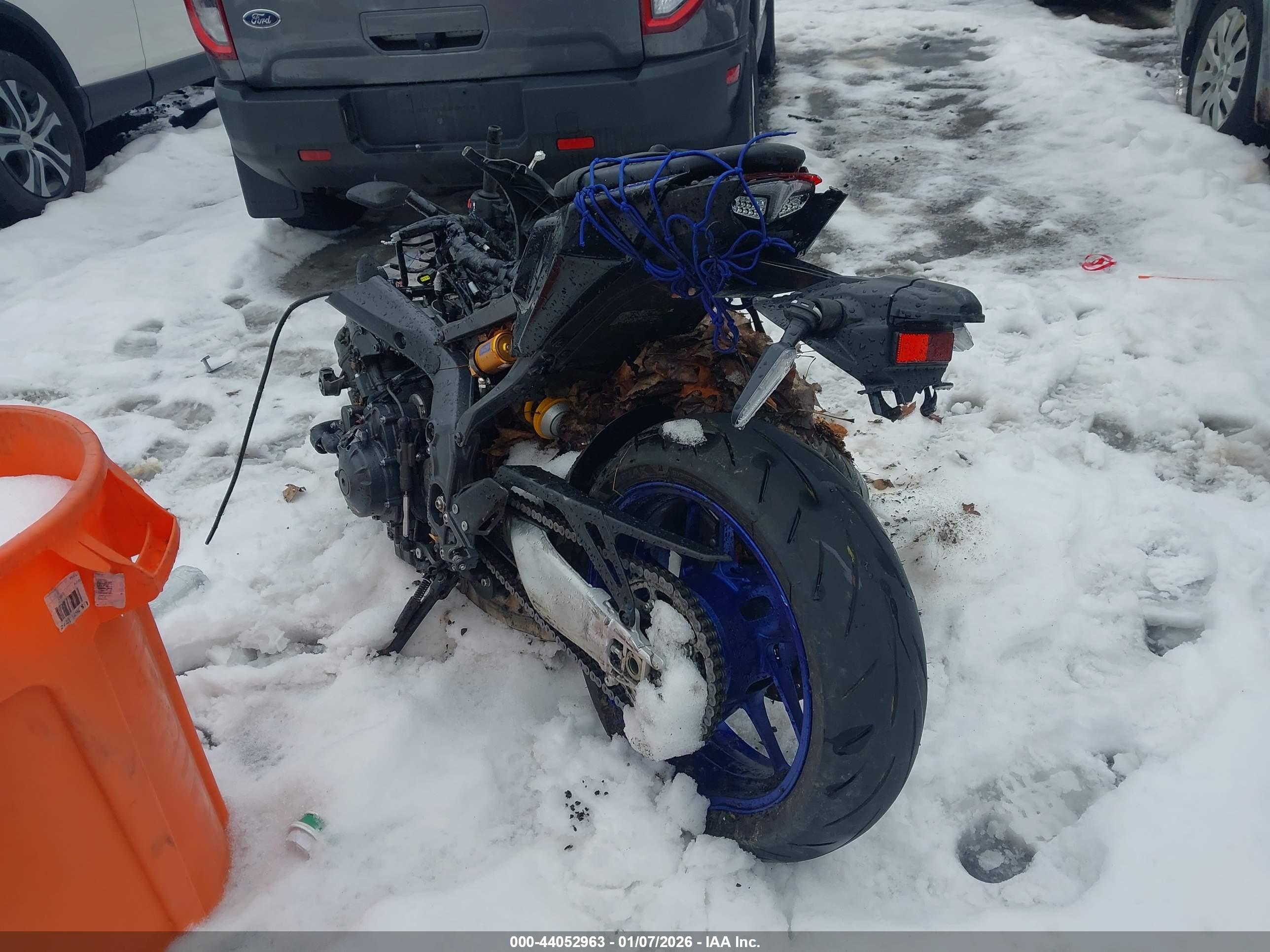 YAMAHA MT09 image 3
