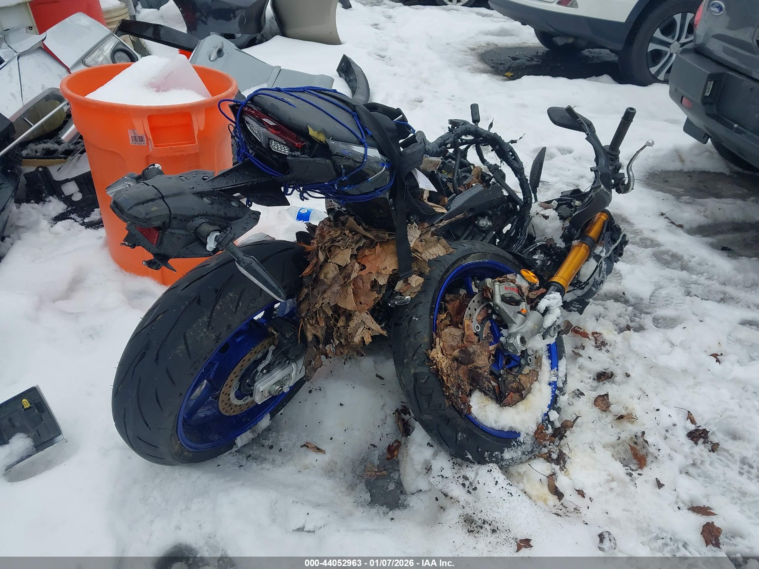 YAMAHA MT09 image 4