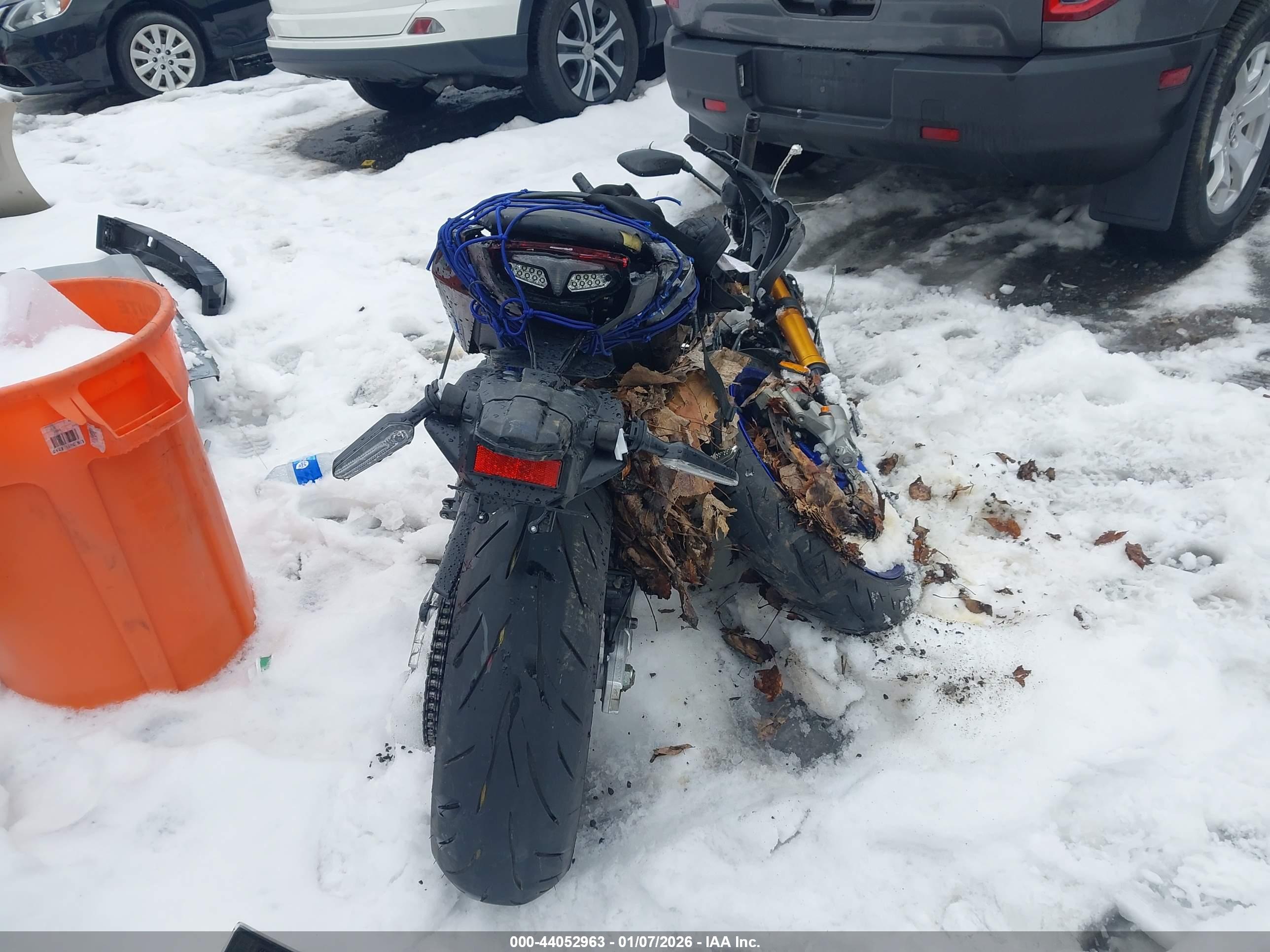 YAMAHA MT09 image 6