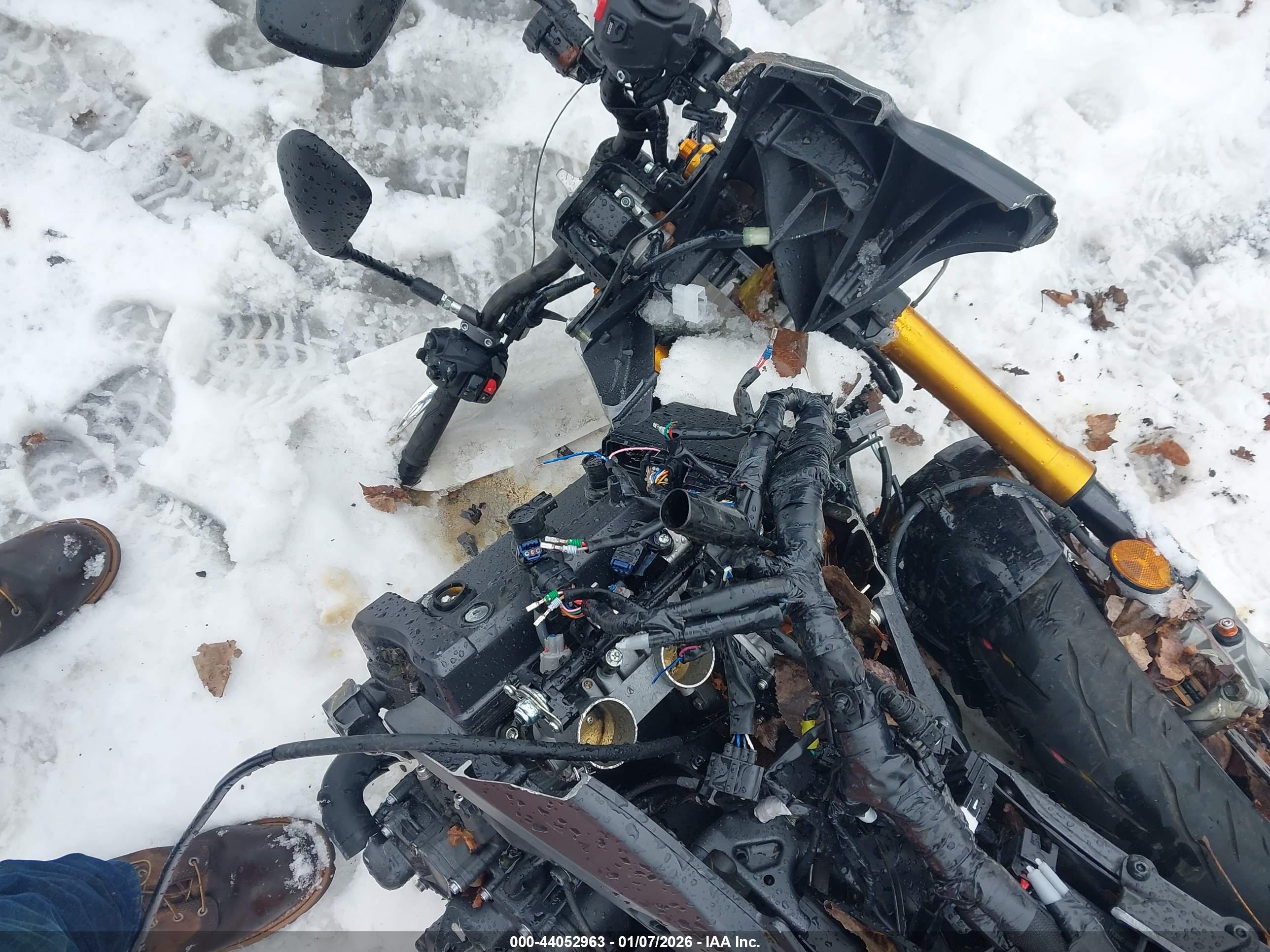 YAMAHA MT09 image 7