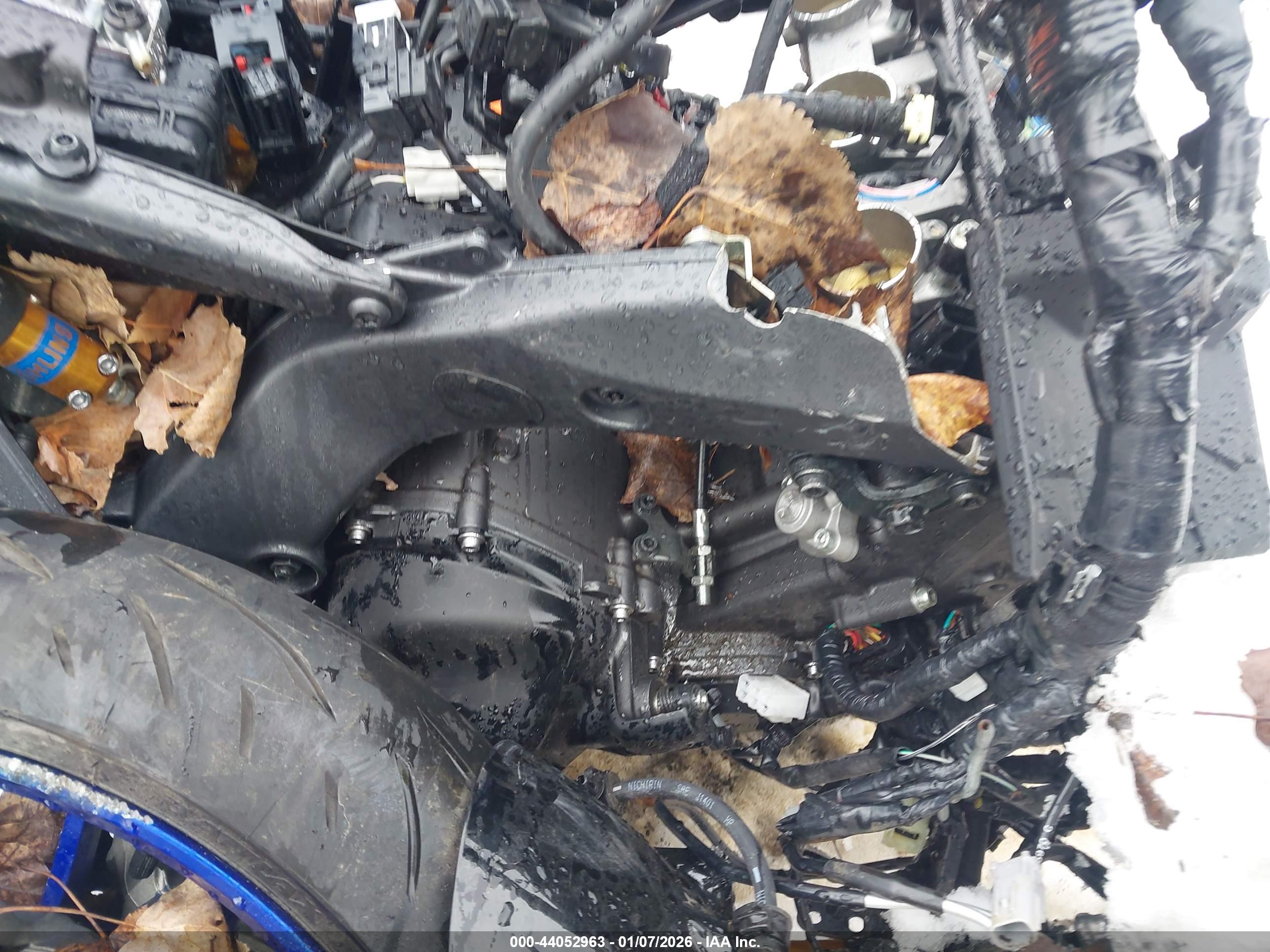 YAMAHA MT09 image 8