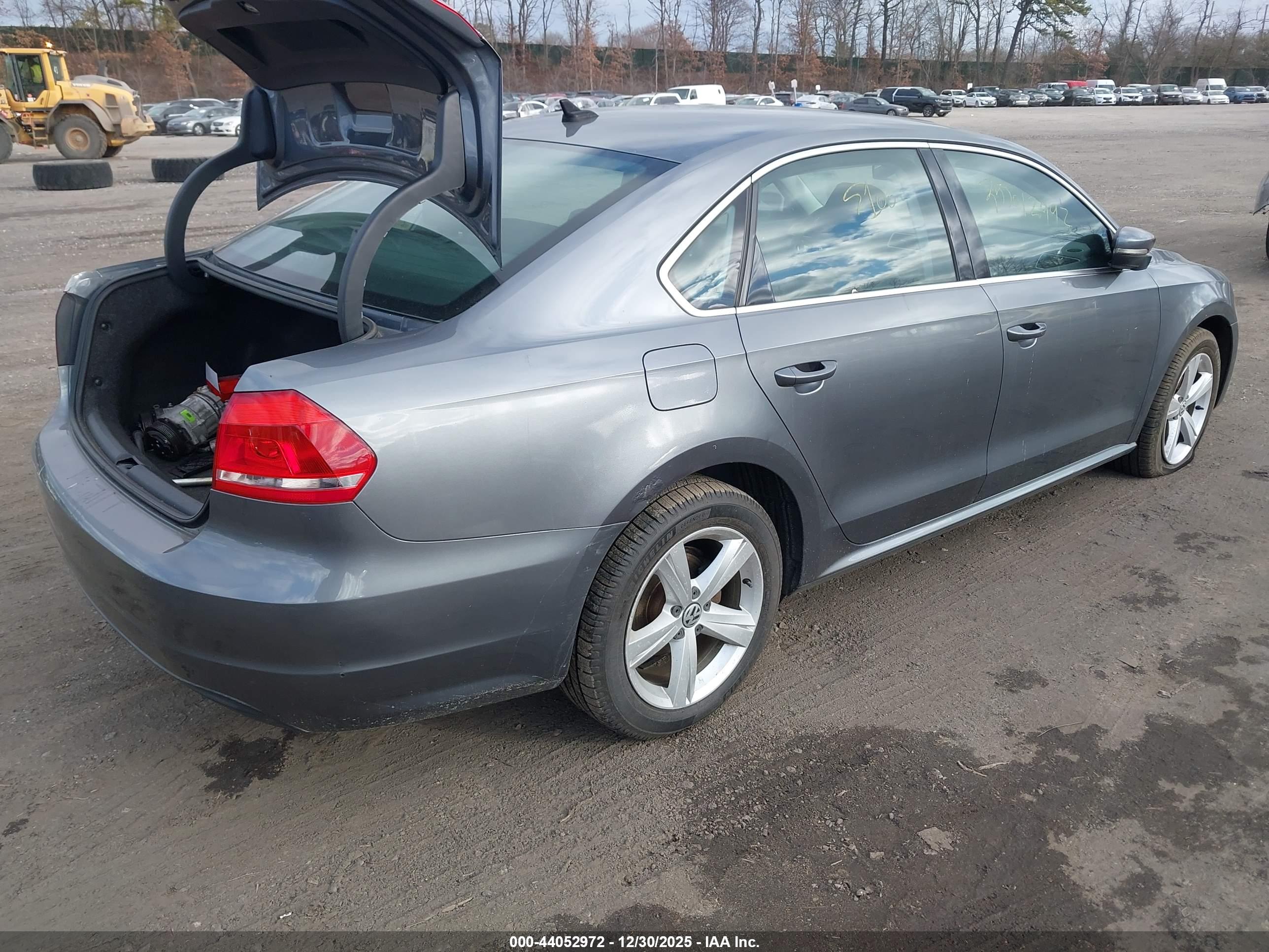 VOLKSWAGEN PASSAT image 4