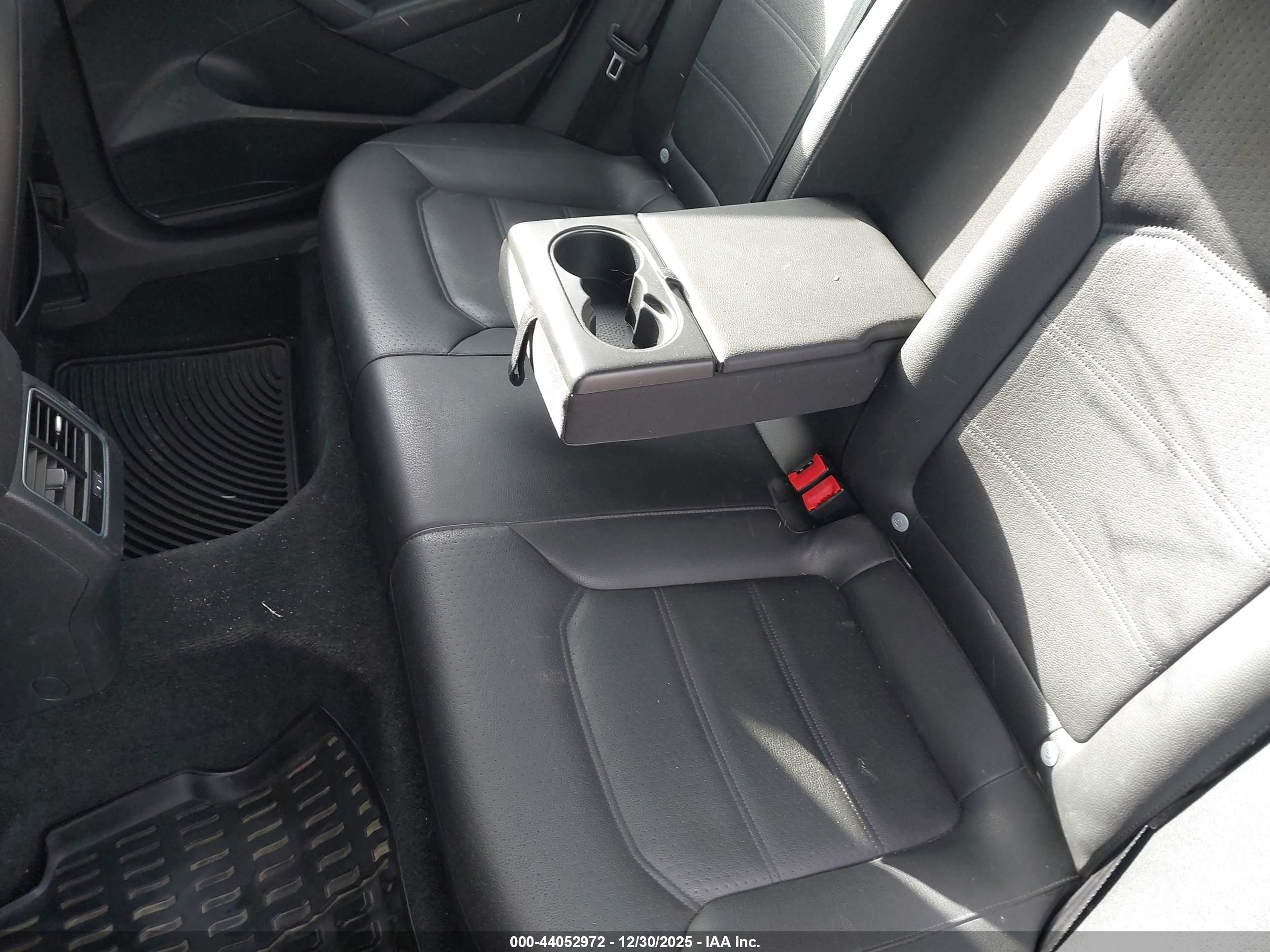 VOLKSWAGEN PASSAT image 8
