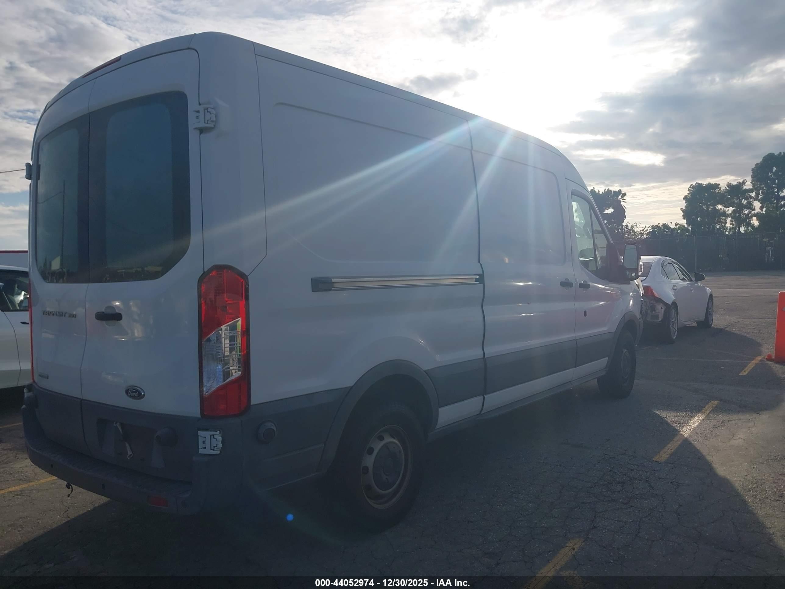 FORD TRANSIT-350 image 4