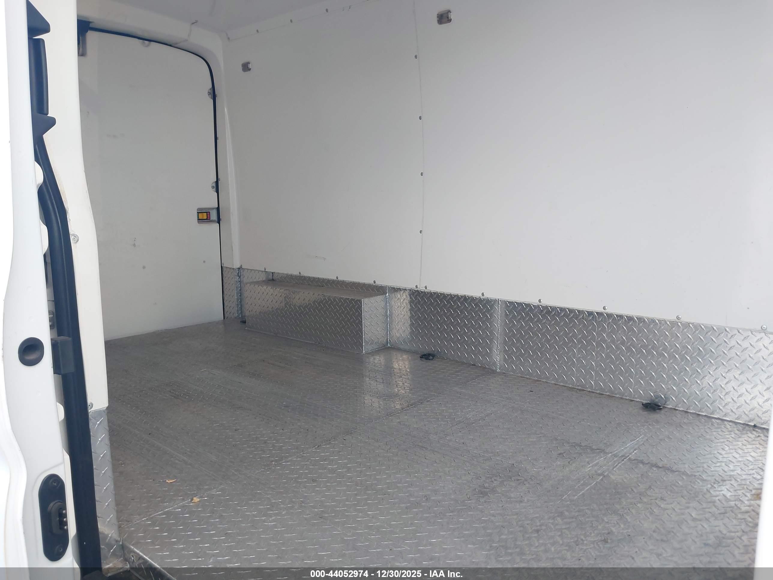 FORD TRANSIT-350 image 8