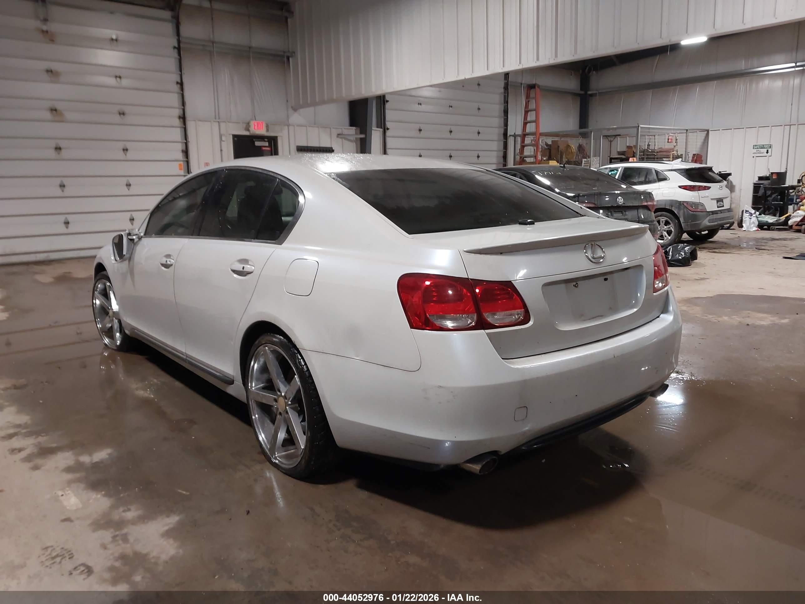 LEXUS GS image 3