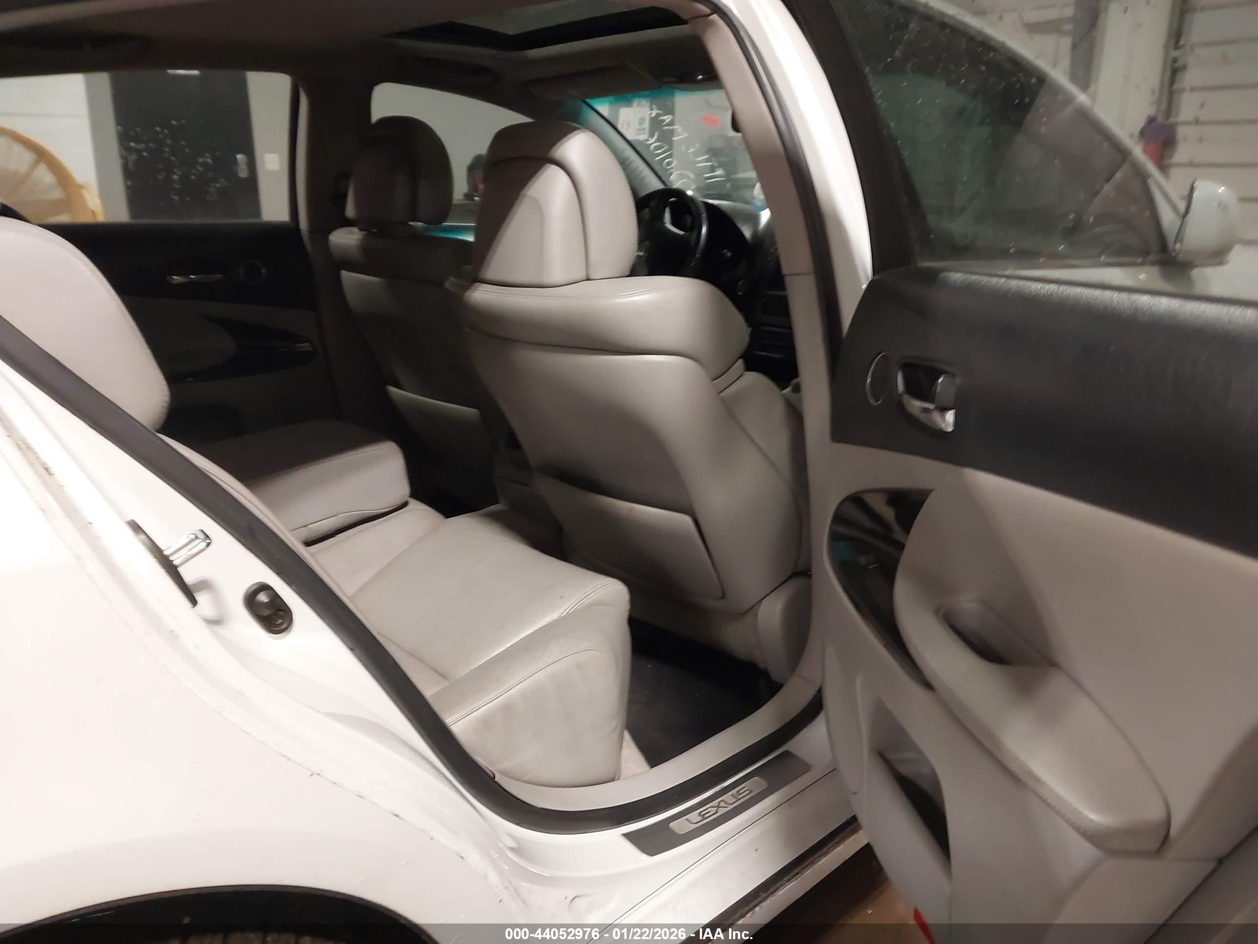 LEXUS GS image 8