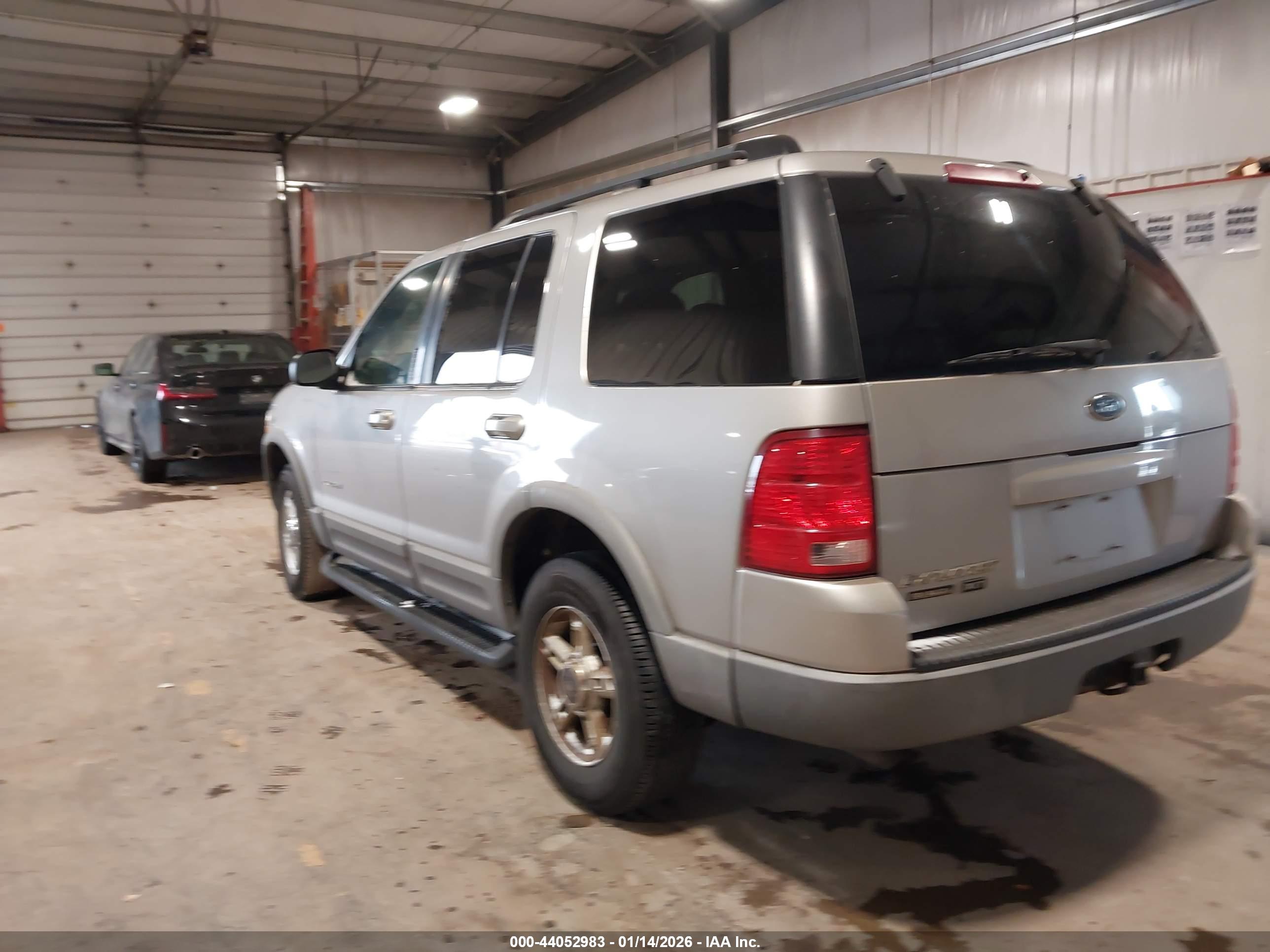 FORD EXPLORER image 3