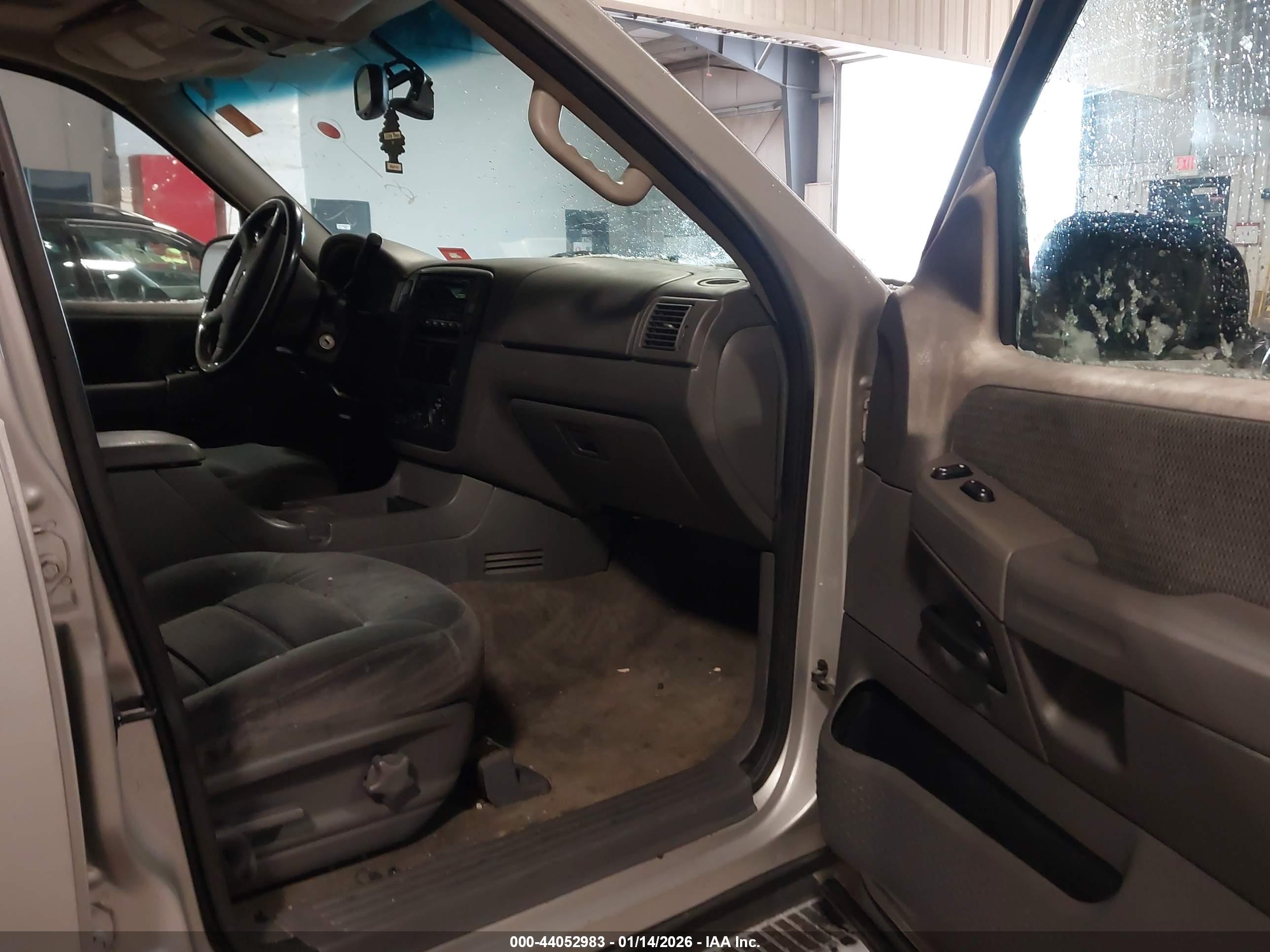 FORD EXPLORER image 5