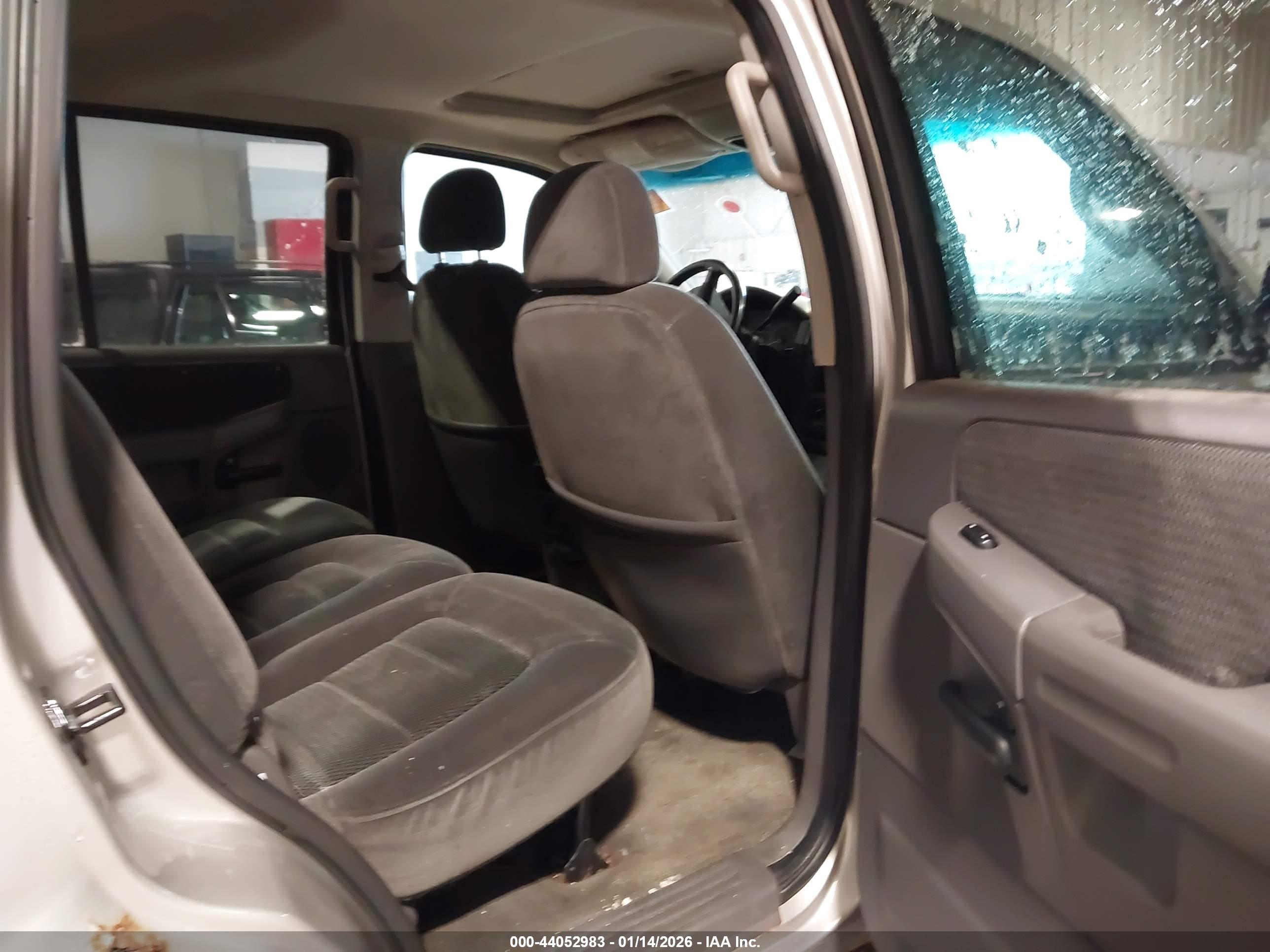 FORD EXPLORER image 8