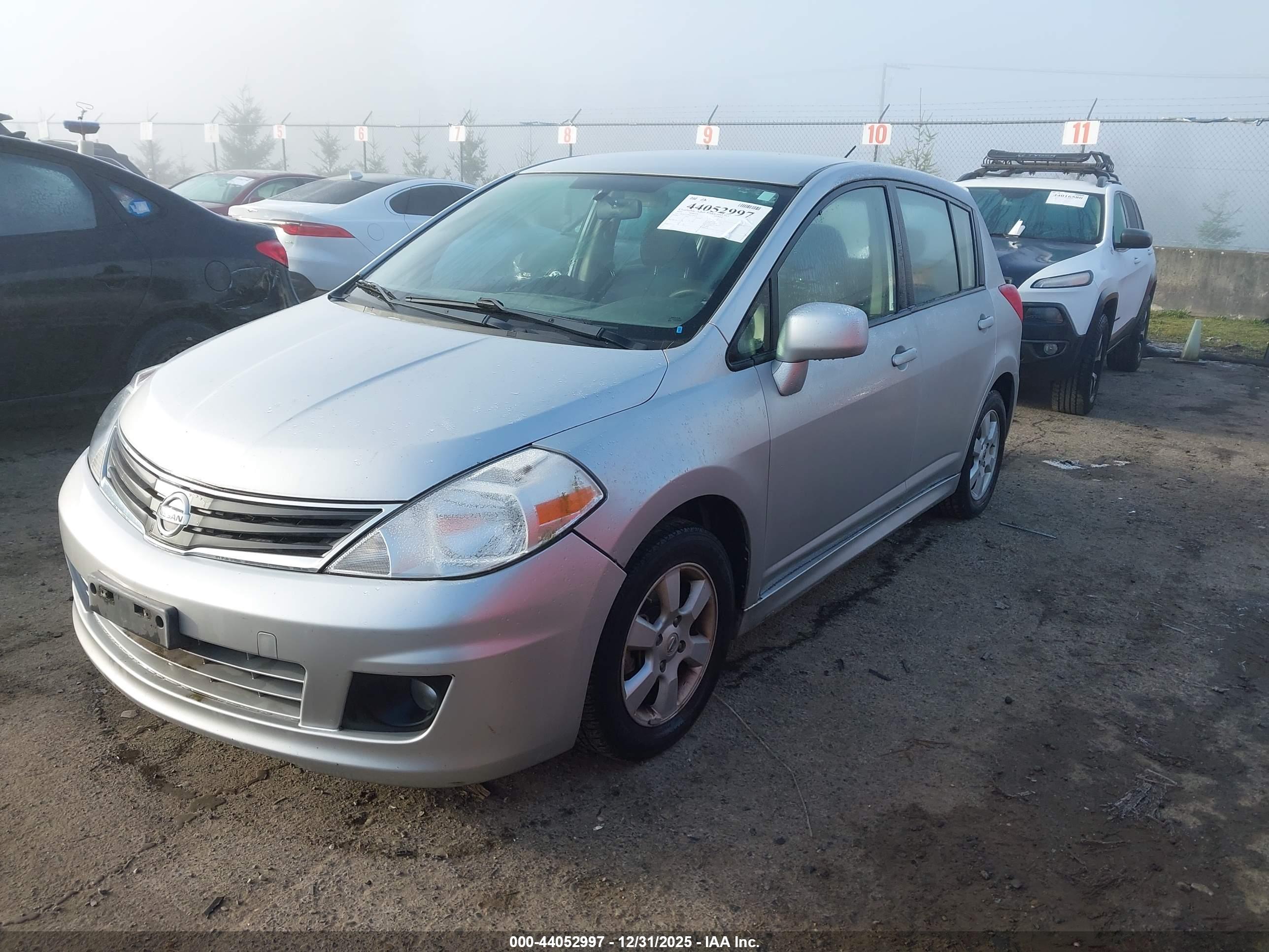 NISSAN VERSA image 2