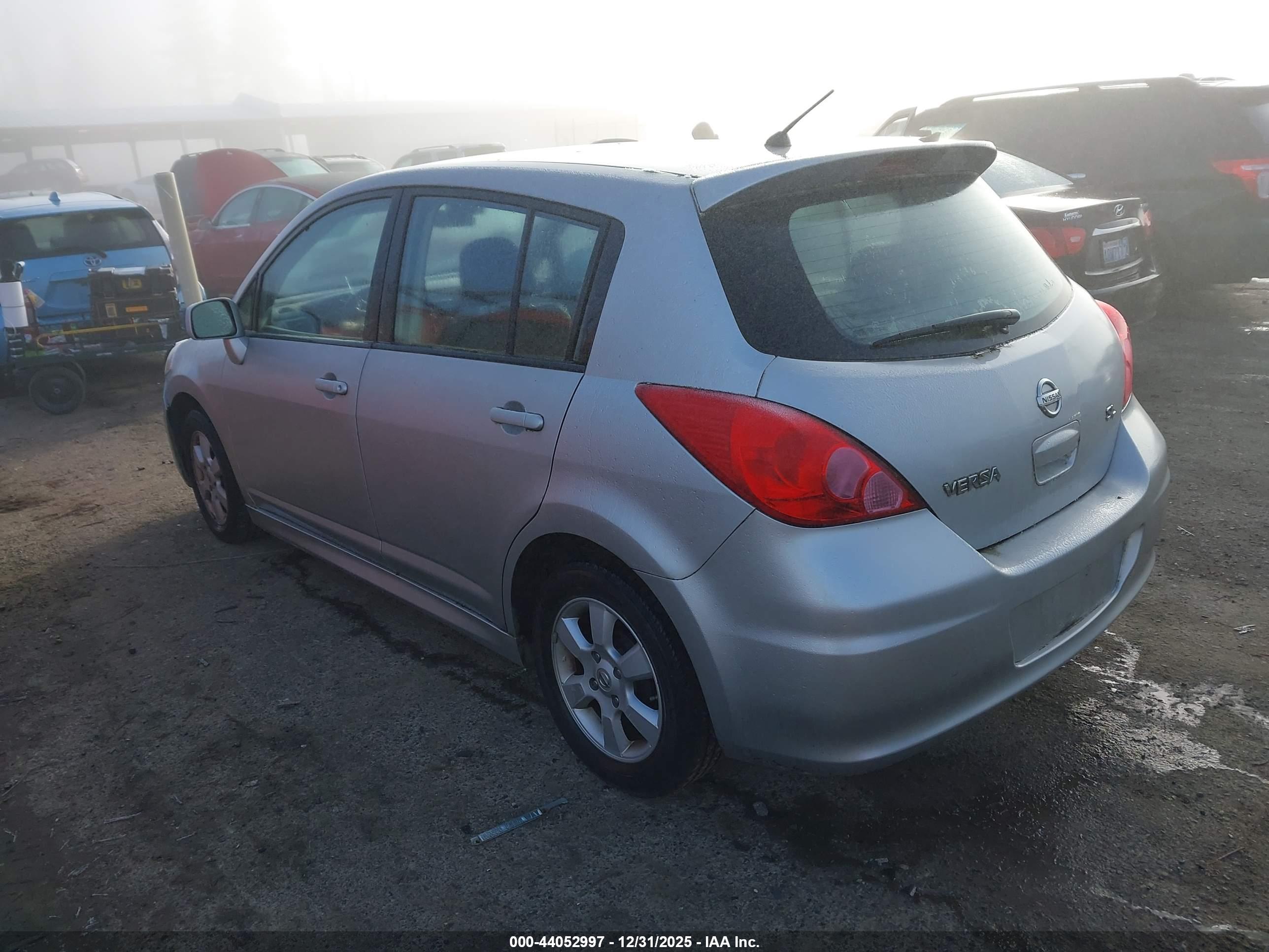 NISSAN VERSA image 3