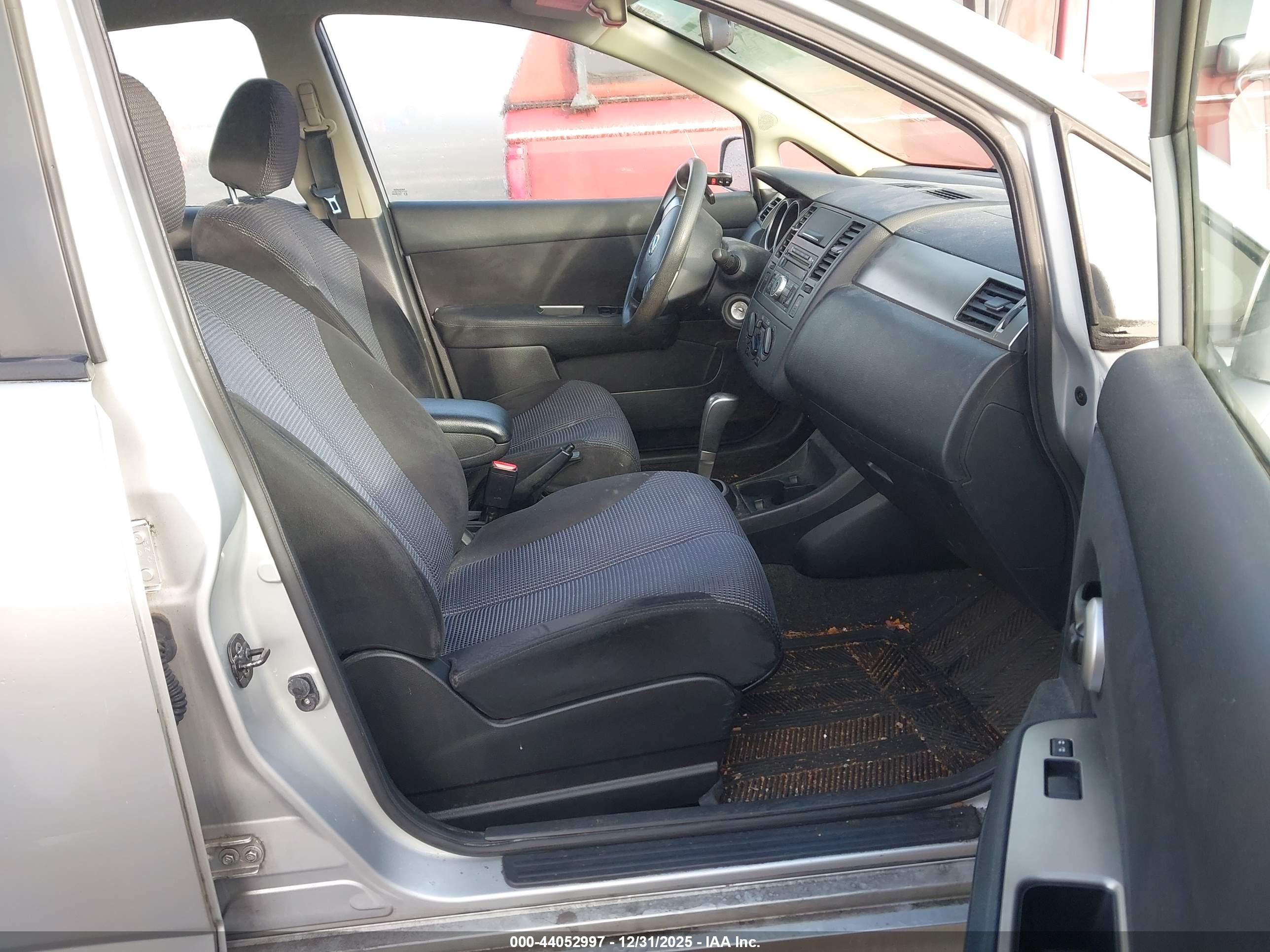 NISSAN VERSA image 5