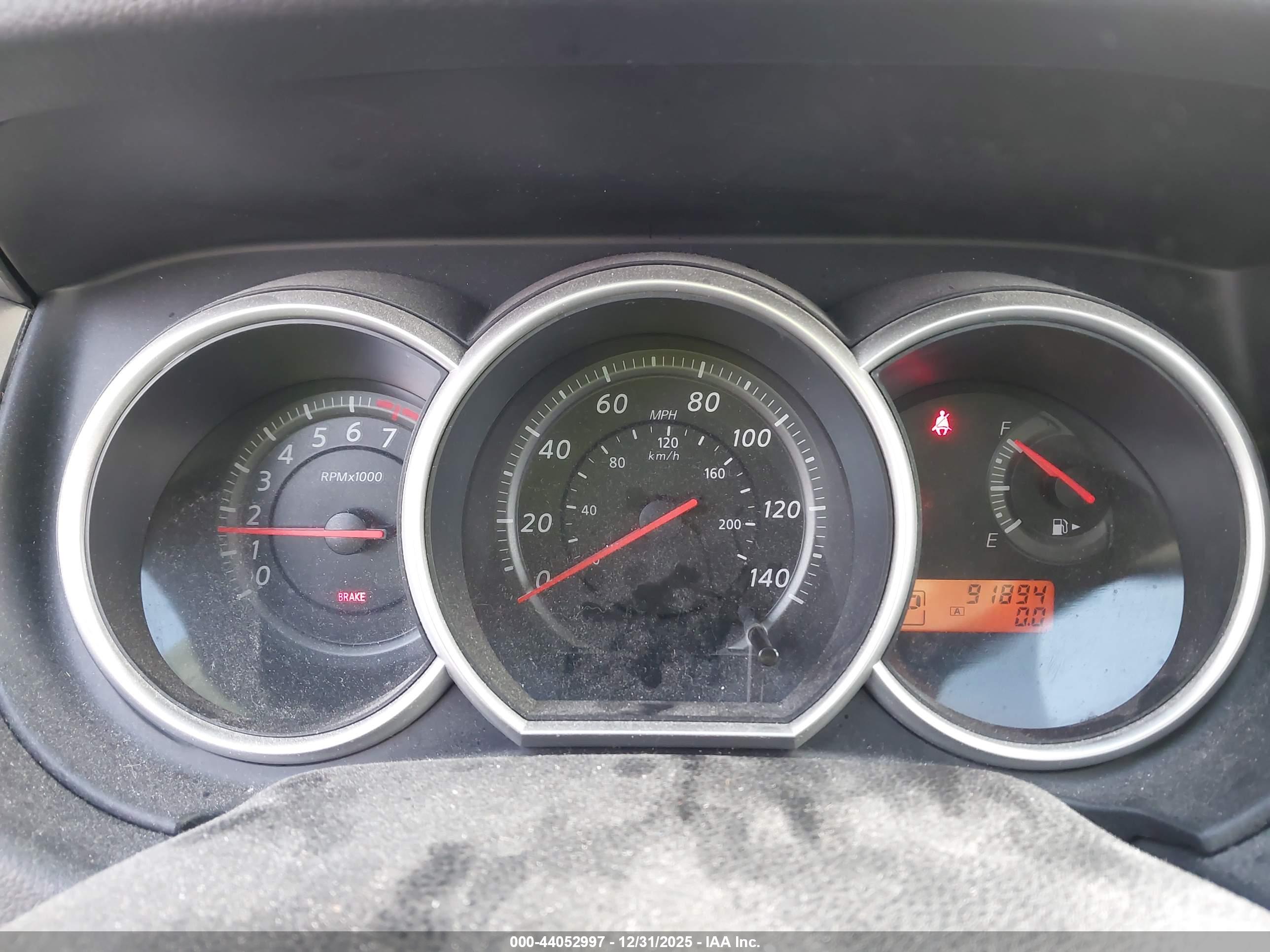 NISSAN VERSA image 7
