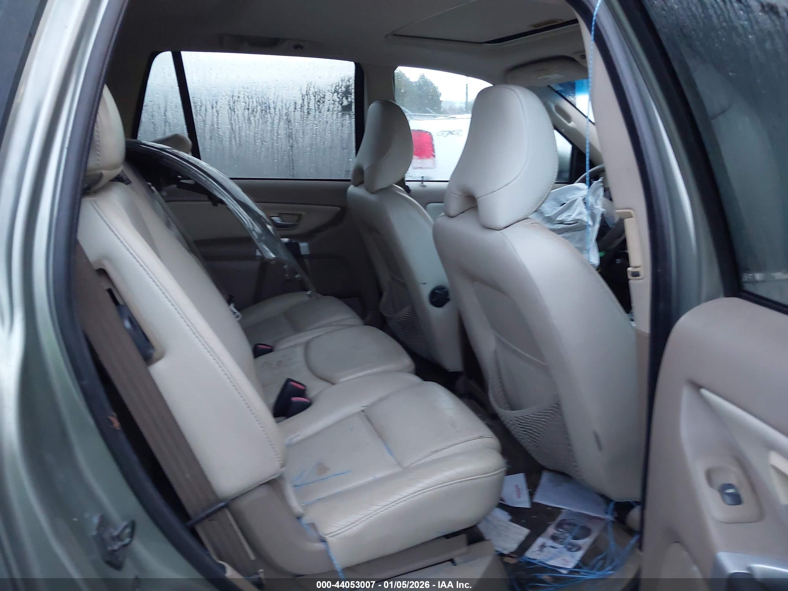 VOLVO XC90 image 8