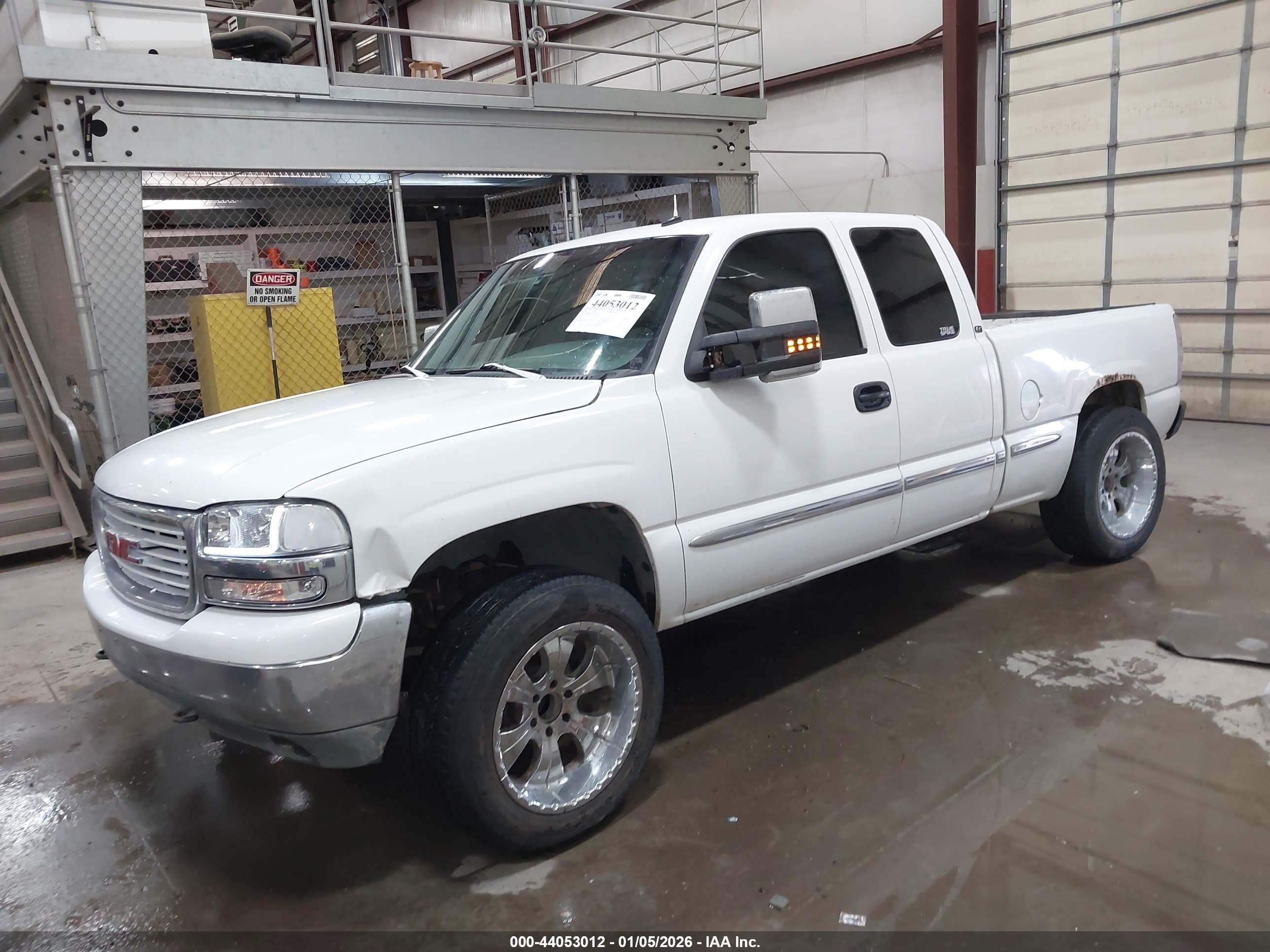 GMC SIERRA image 2