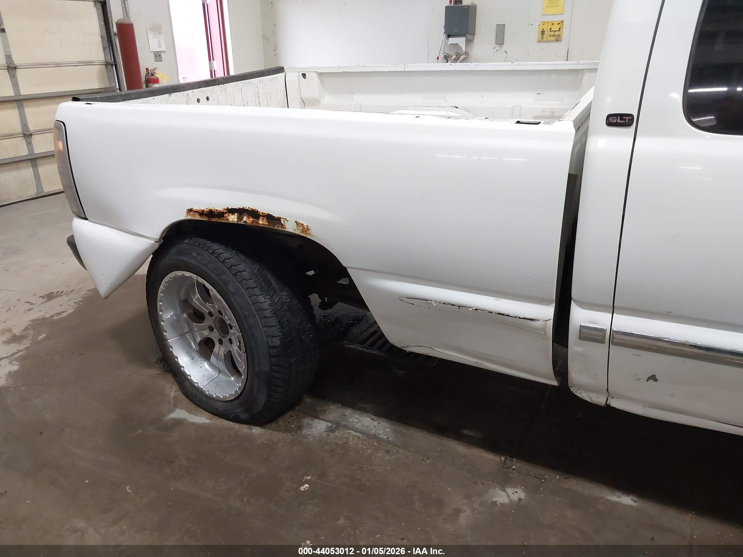 GMC SIERRA image 6