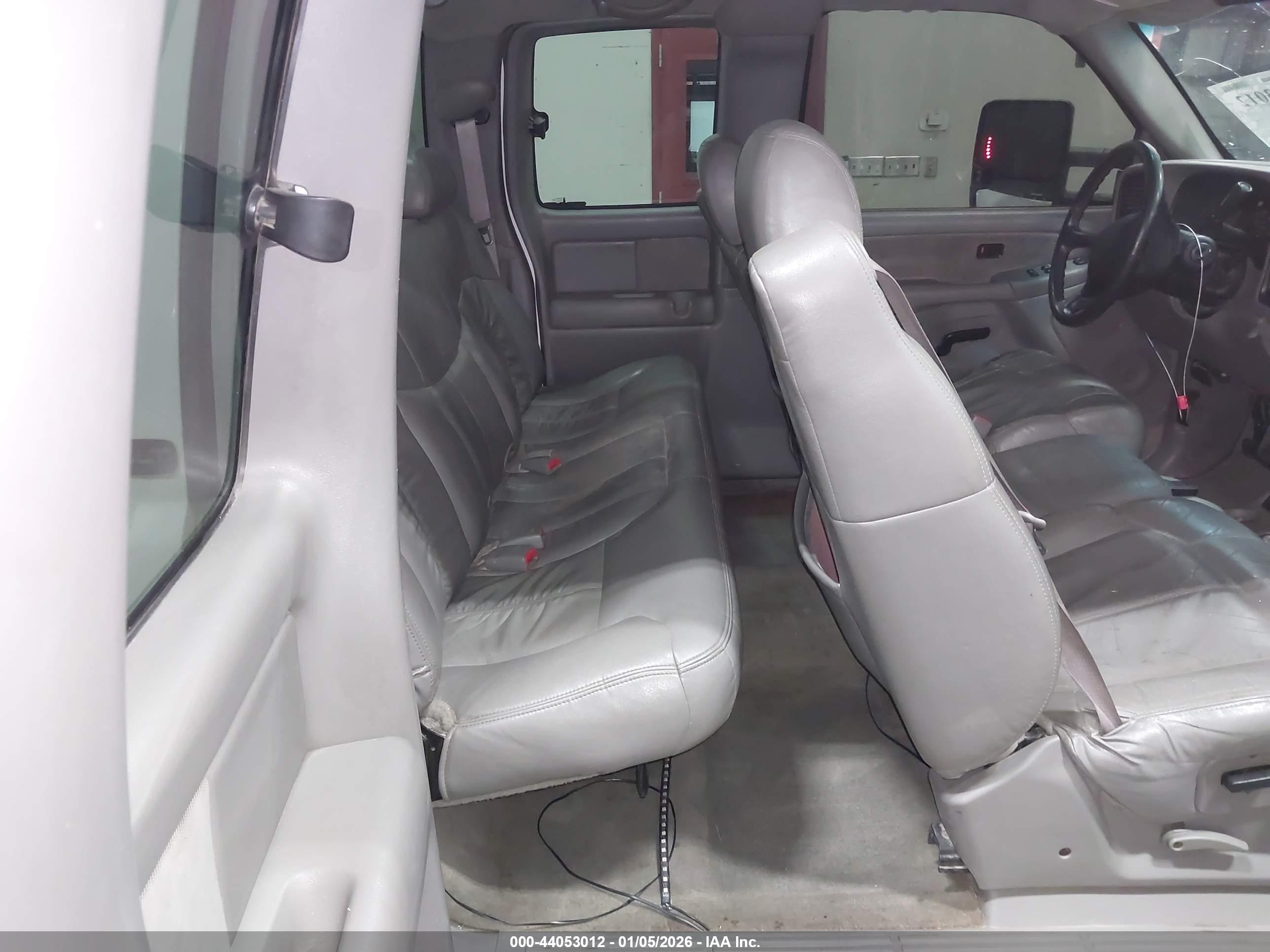 GMC SIERRA image 8