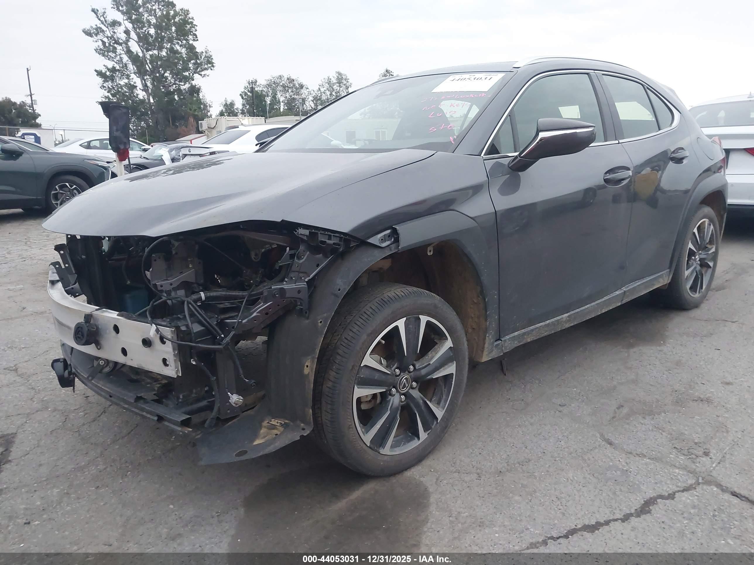 LEXUS UX image 2