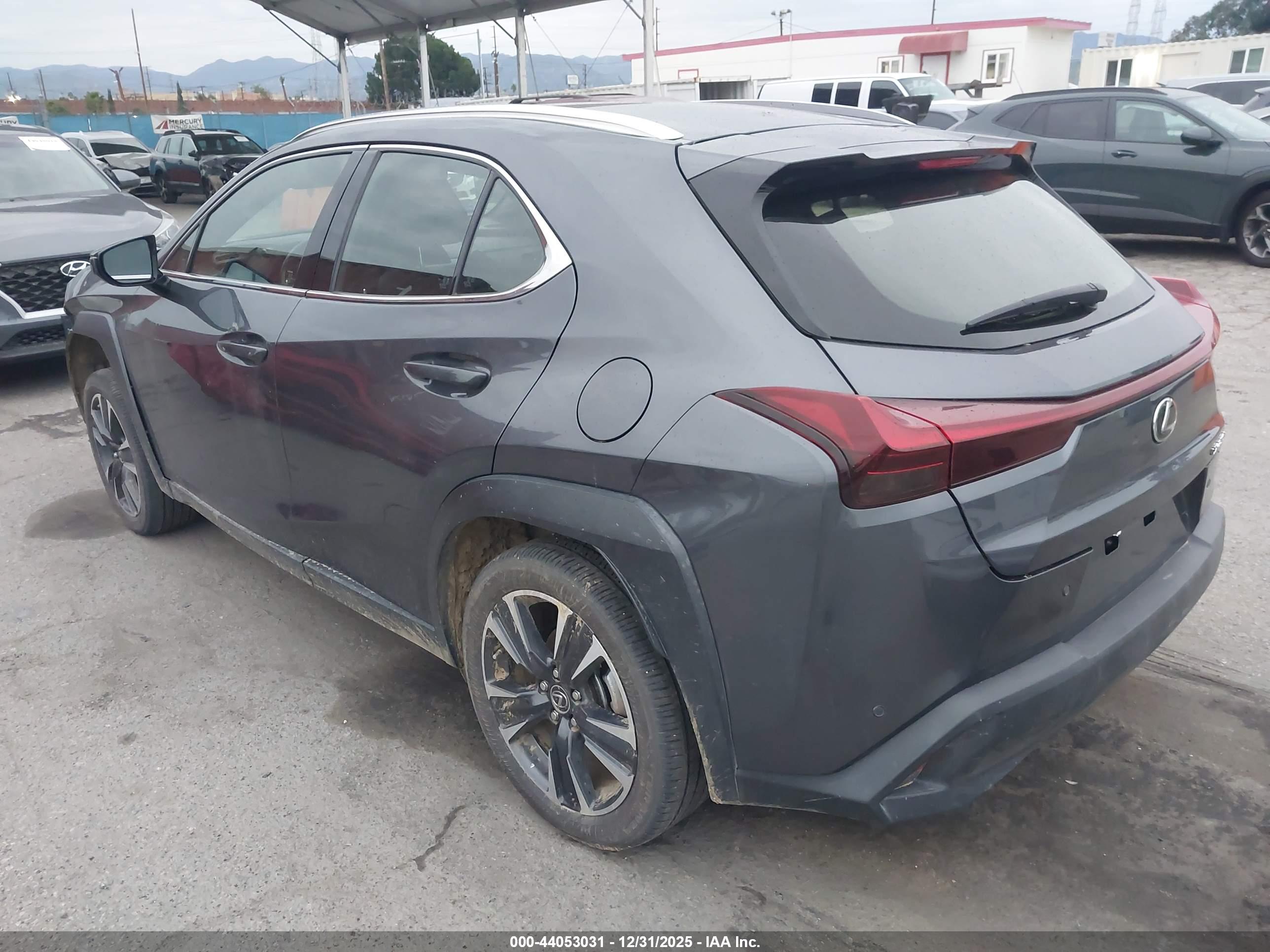 LEXUS UX image 3