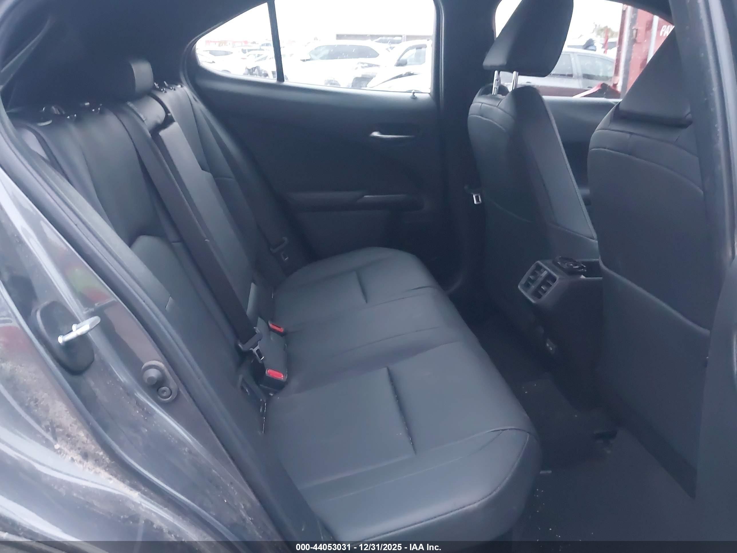 LEXUS UX image 8