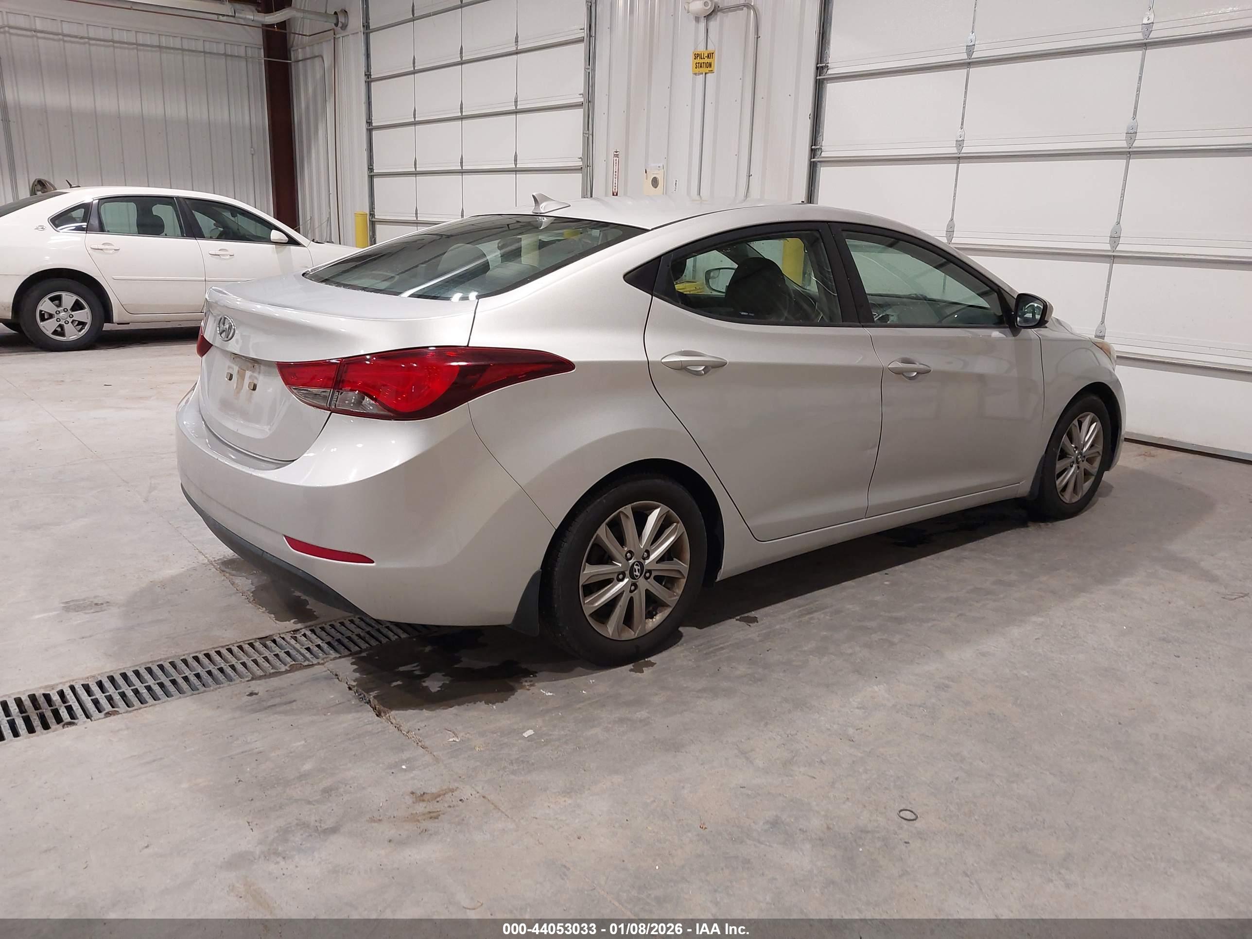 HYUNDAI ELANTRA image 4