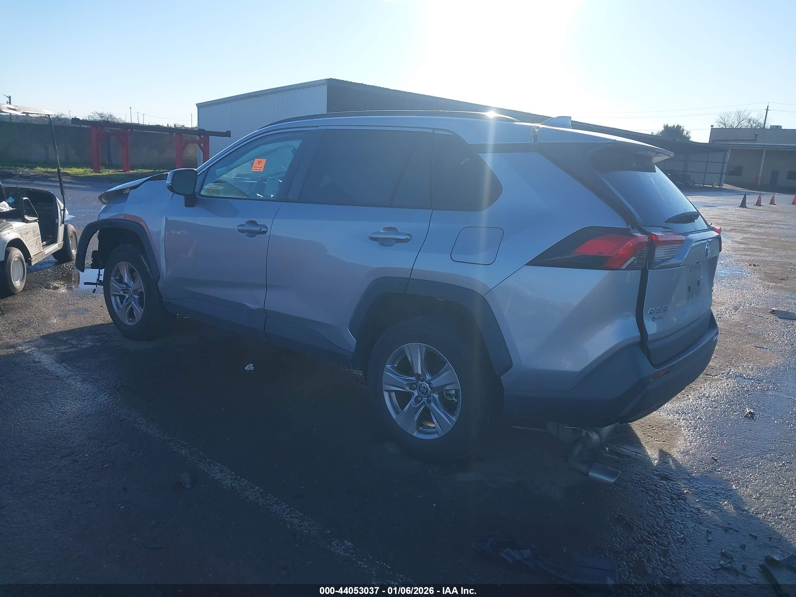 TOYOTA RAV4 image 3