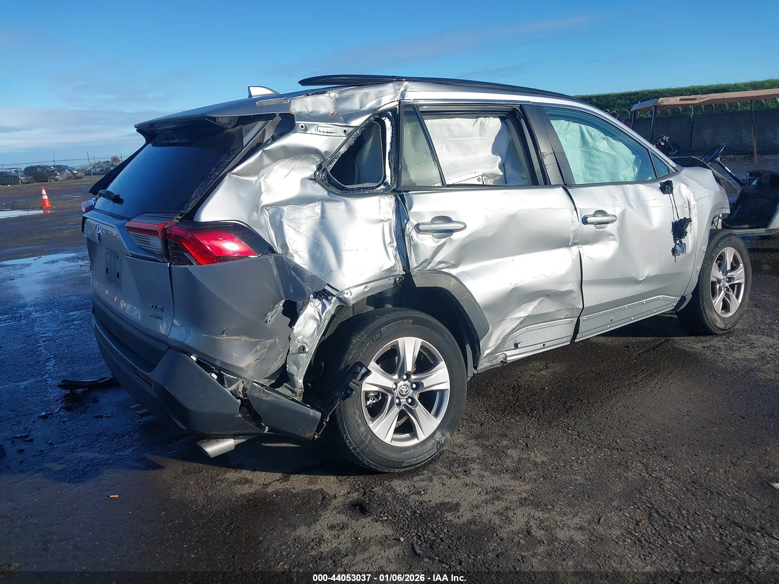 TOYOTA RAV4 image 4