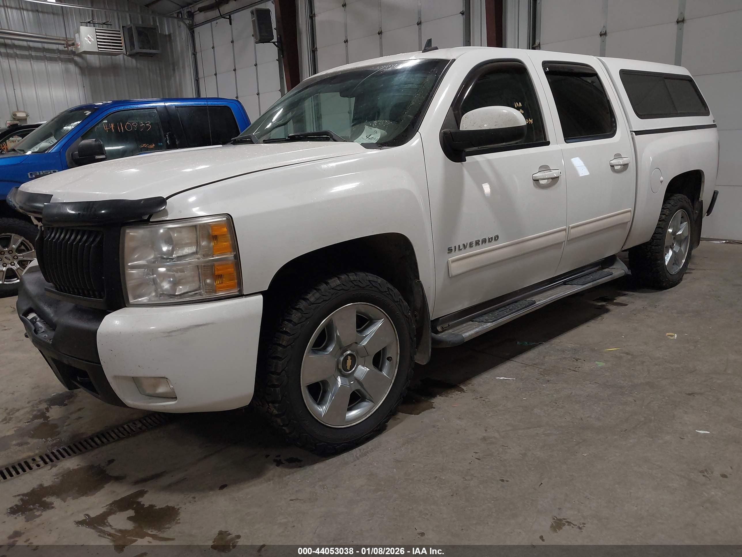 CHEVROLET SILVERADO image 2