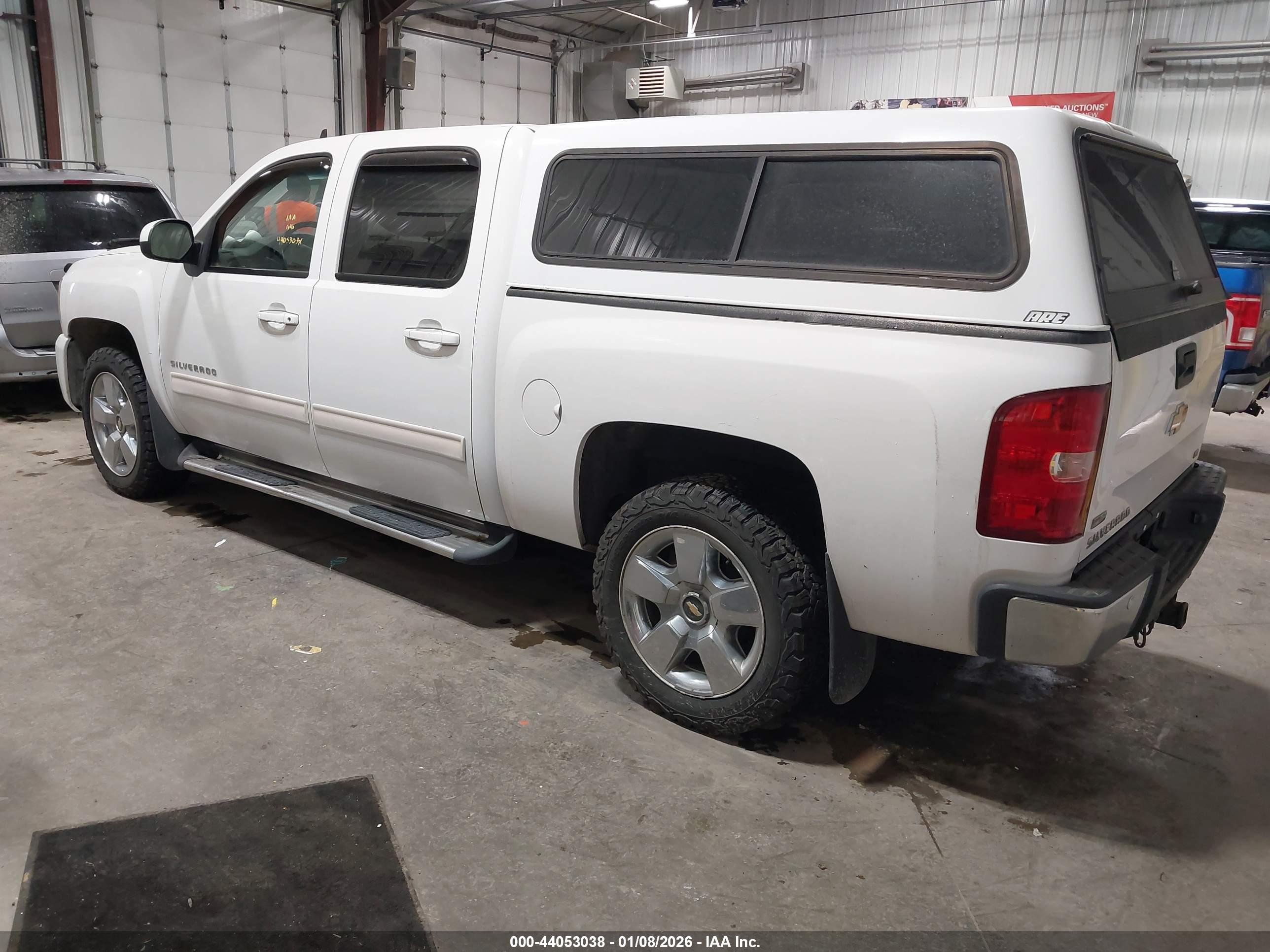 CHEVROLET SILVERADO image 3