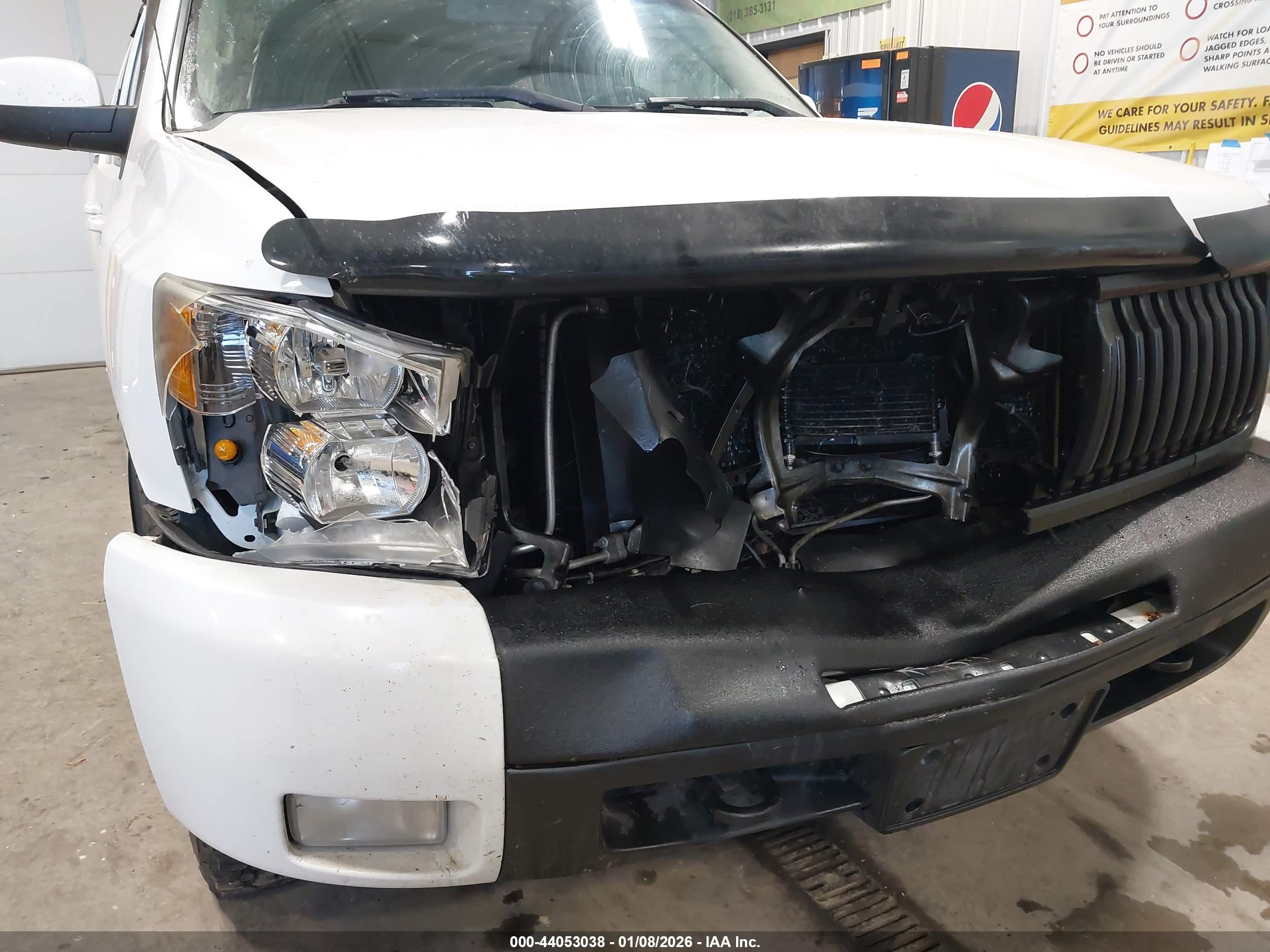 CHEVROLET SILVERADO image 6