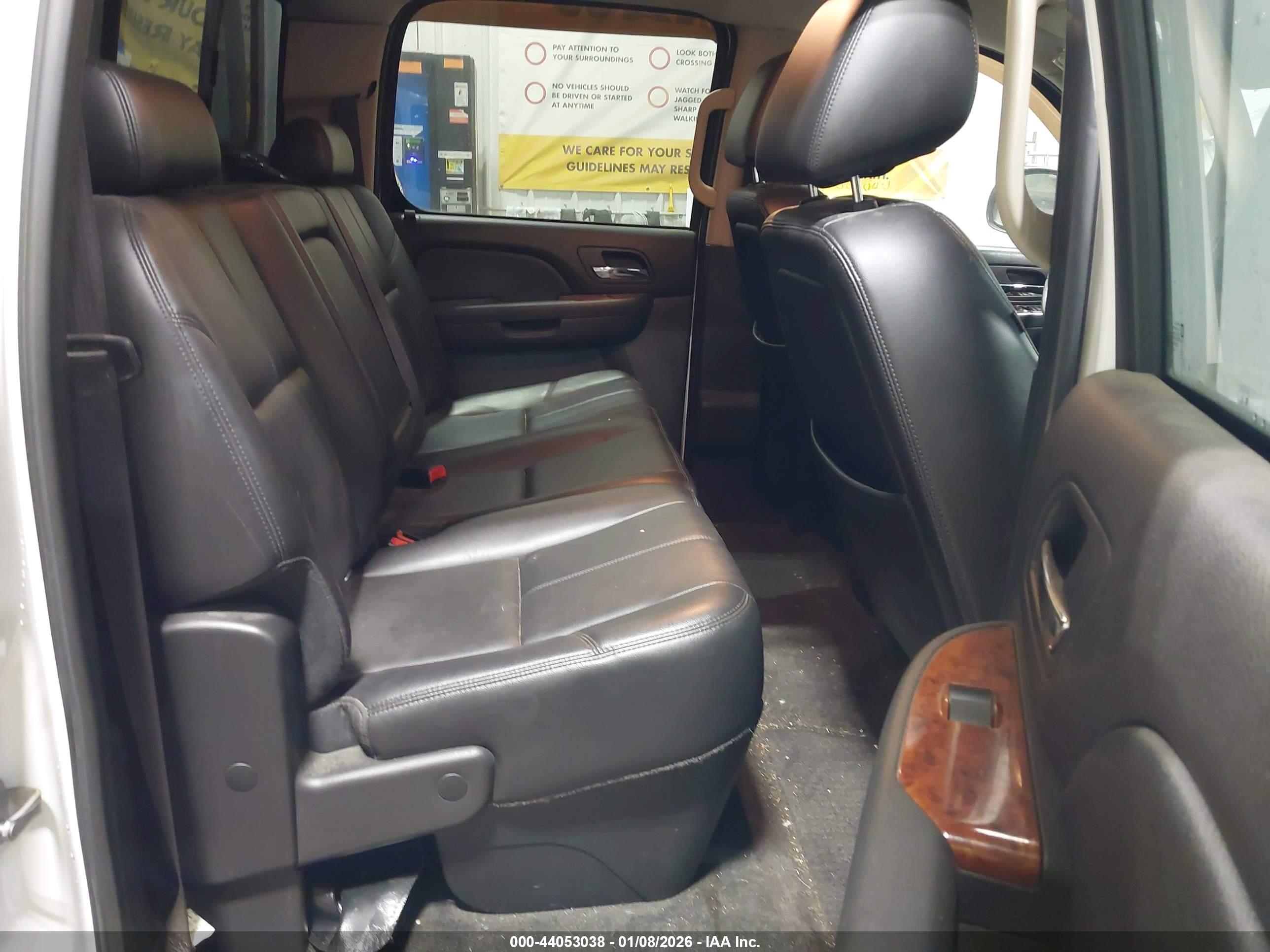 CHEVROLET SILVERADO image 8