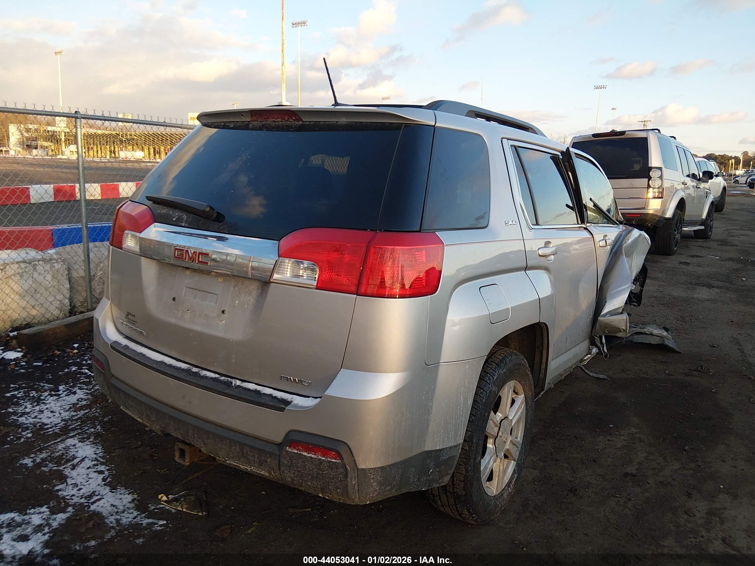 GMC TERRAIN image 4