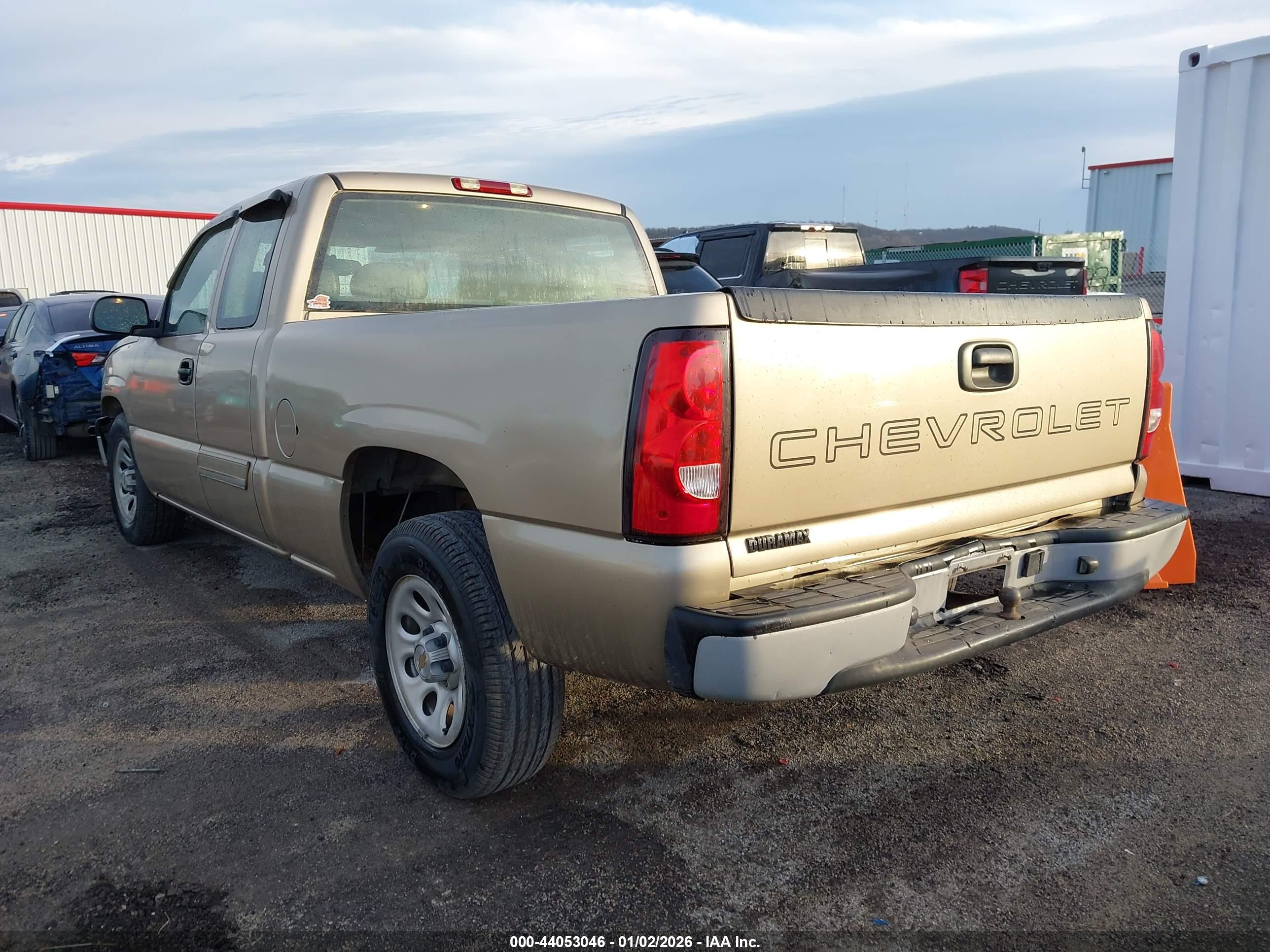 CHEVROLET SILVERADO image 3