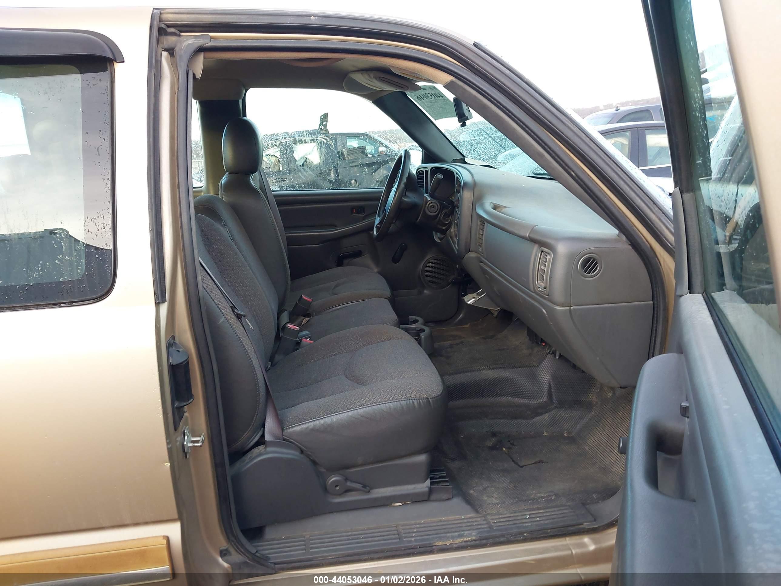 CHEVROLET SILVERADO image 5
