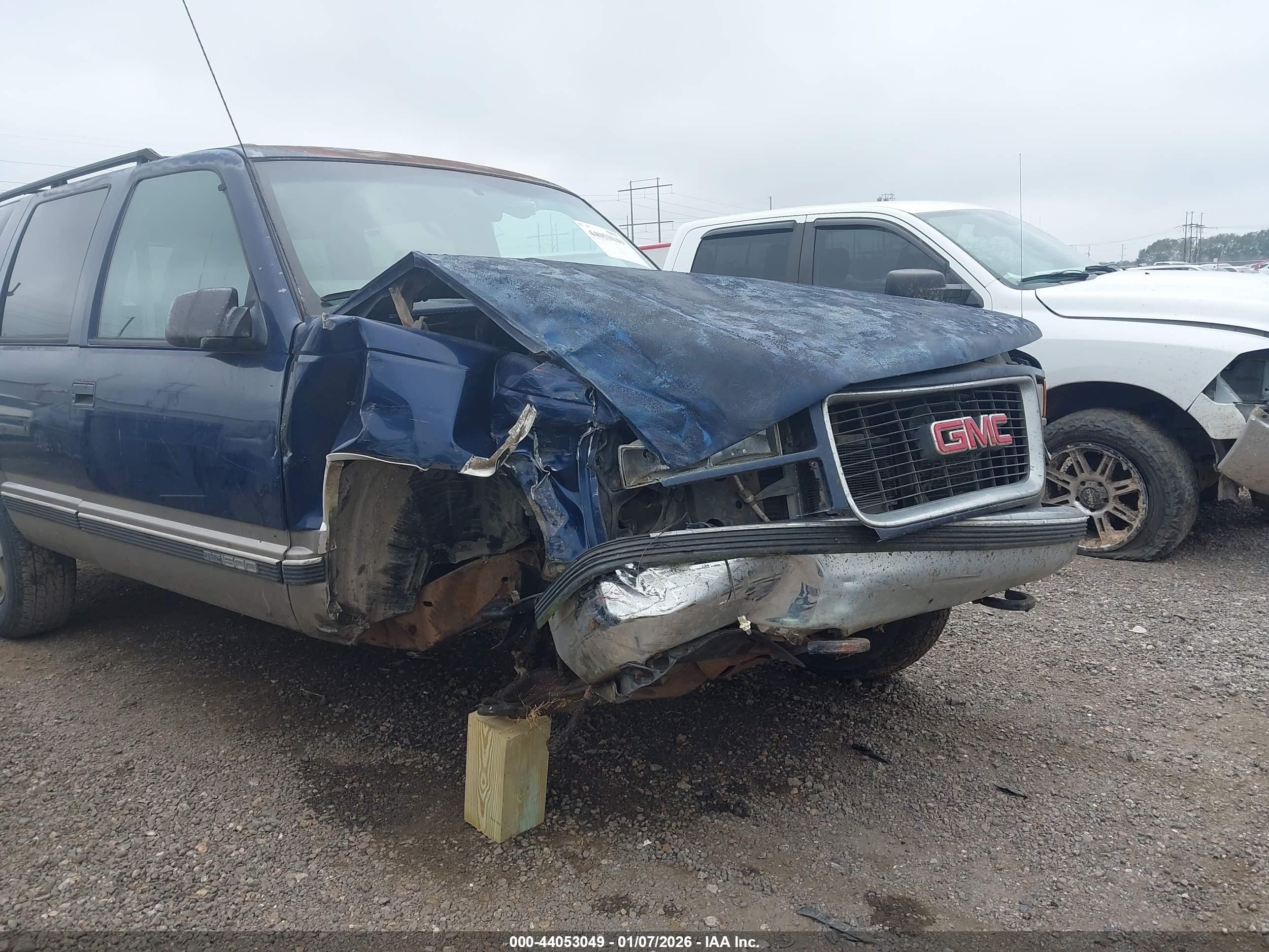 GMC YUKON image 6