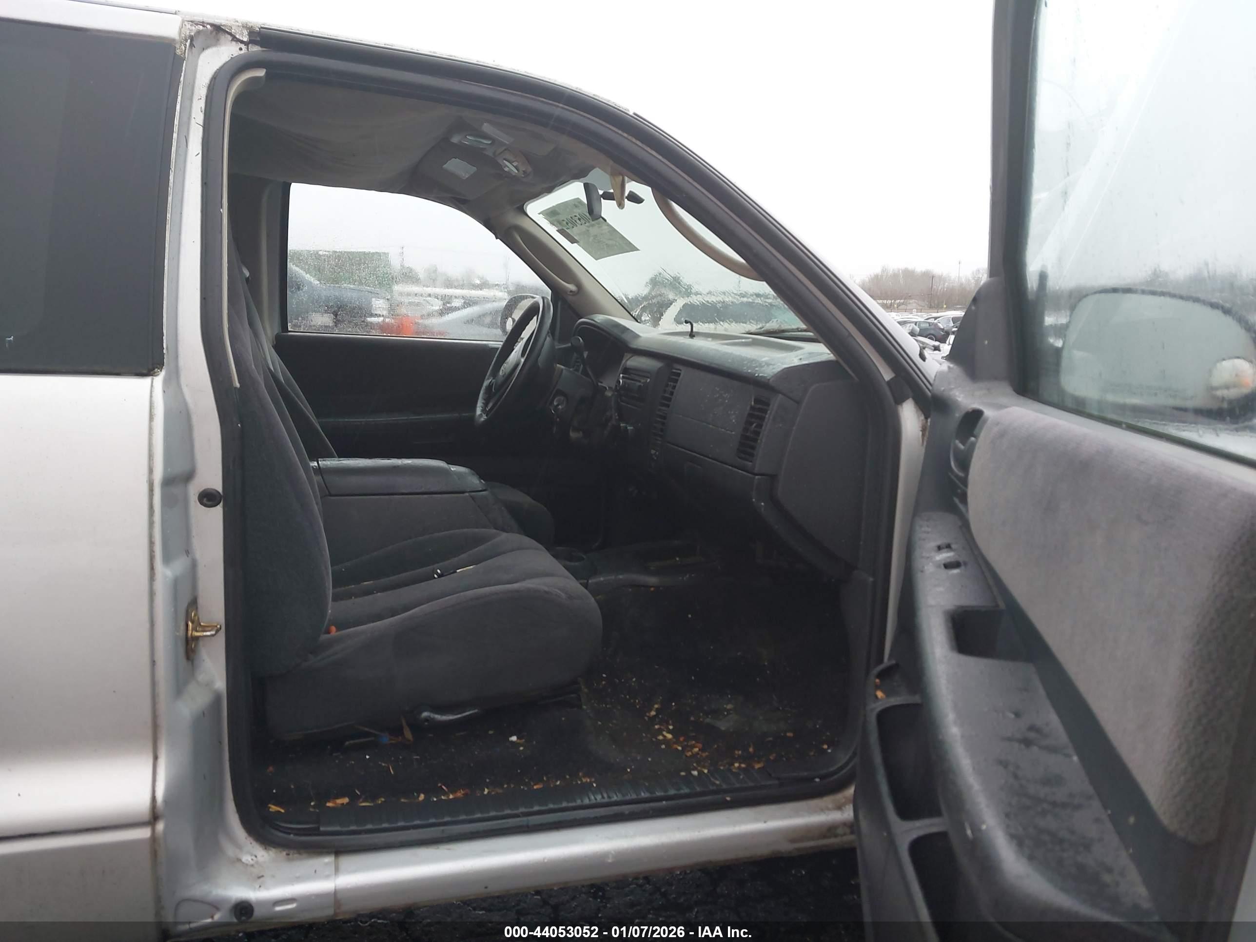 DODGE DAKOTA image 5