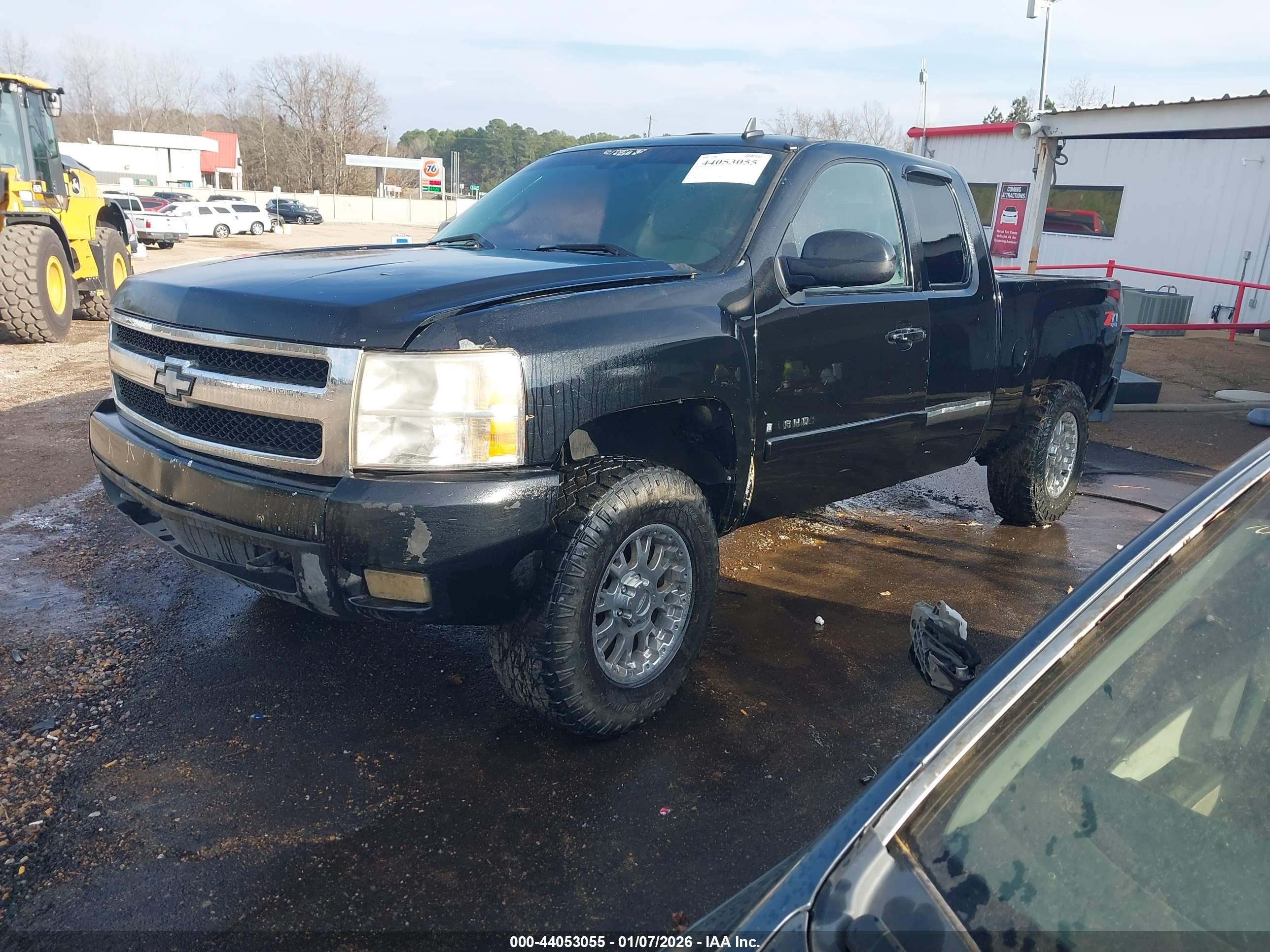 CHEVROLET SILVERADO image 2