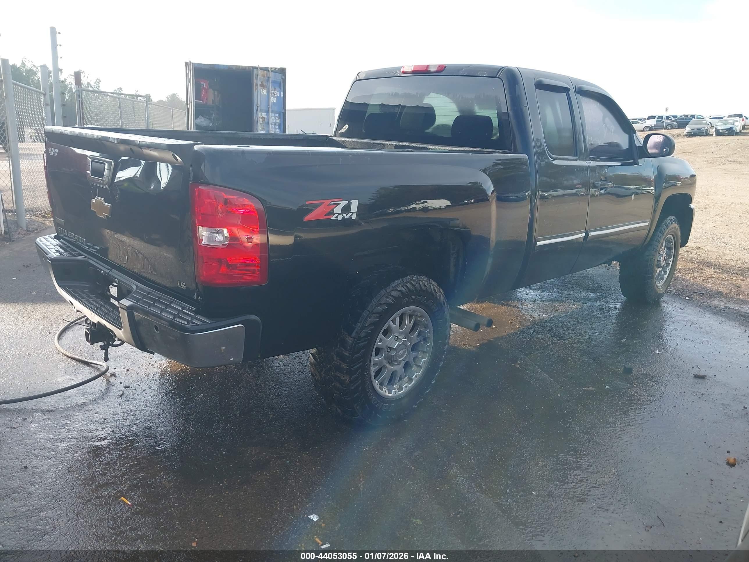 CHEVROLET SILVERADO image 4