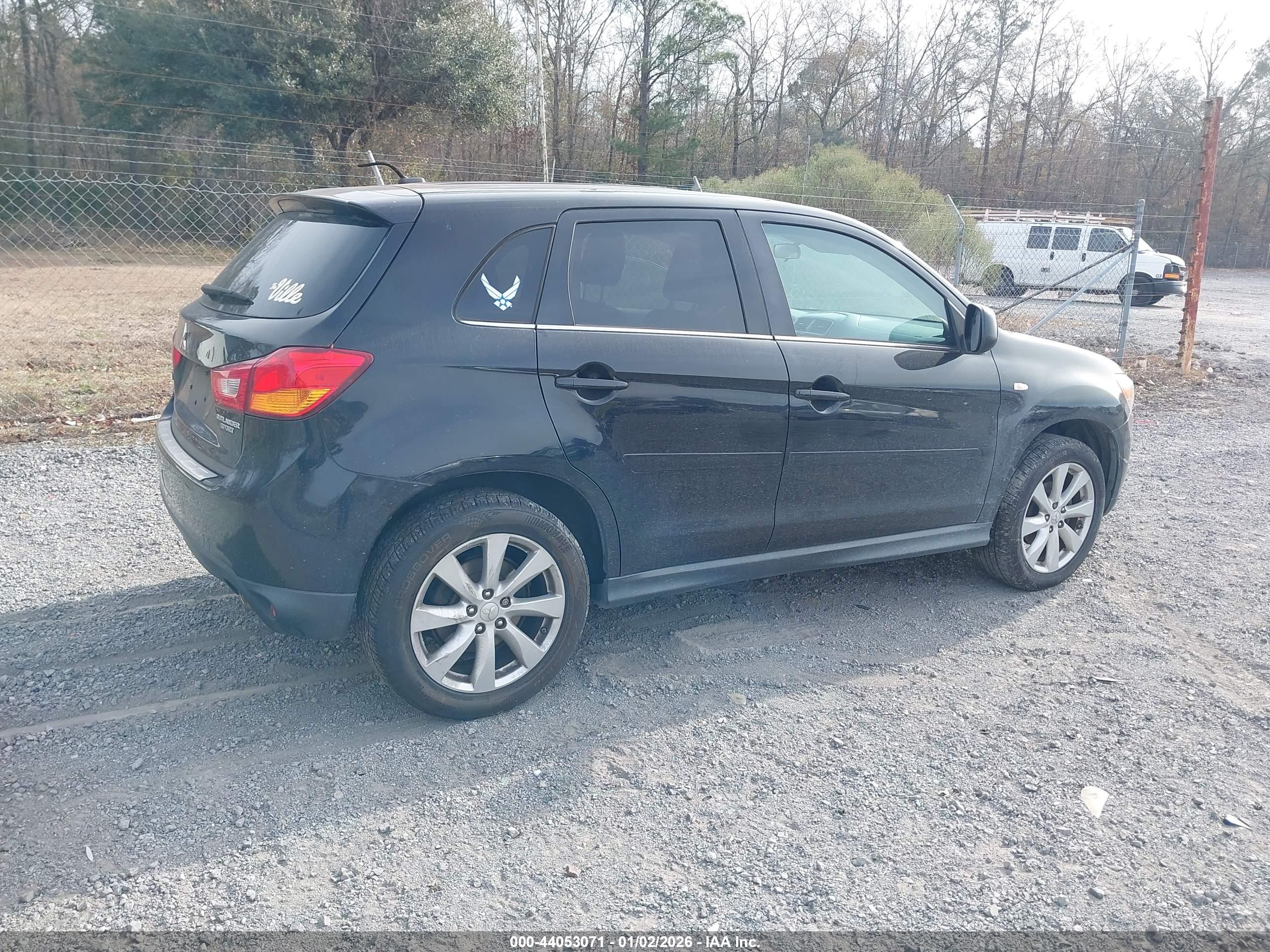 MITSUBISHI OUTLANDER image 4