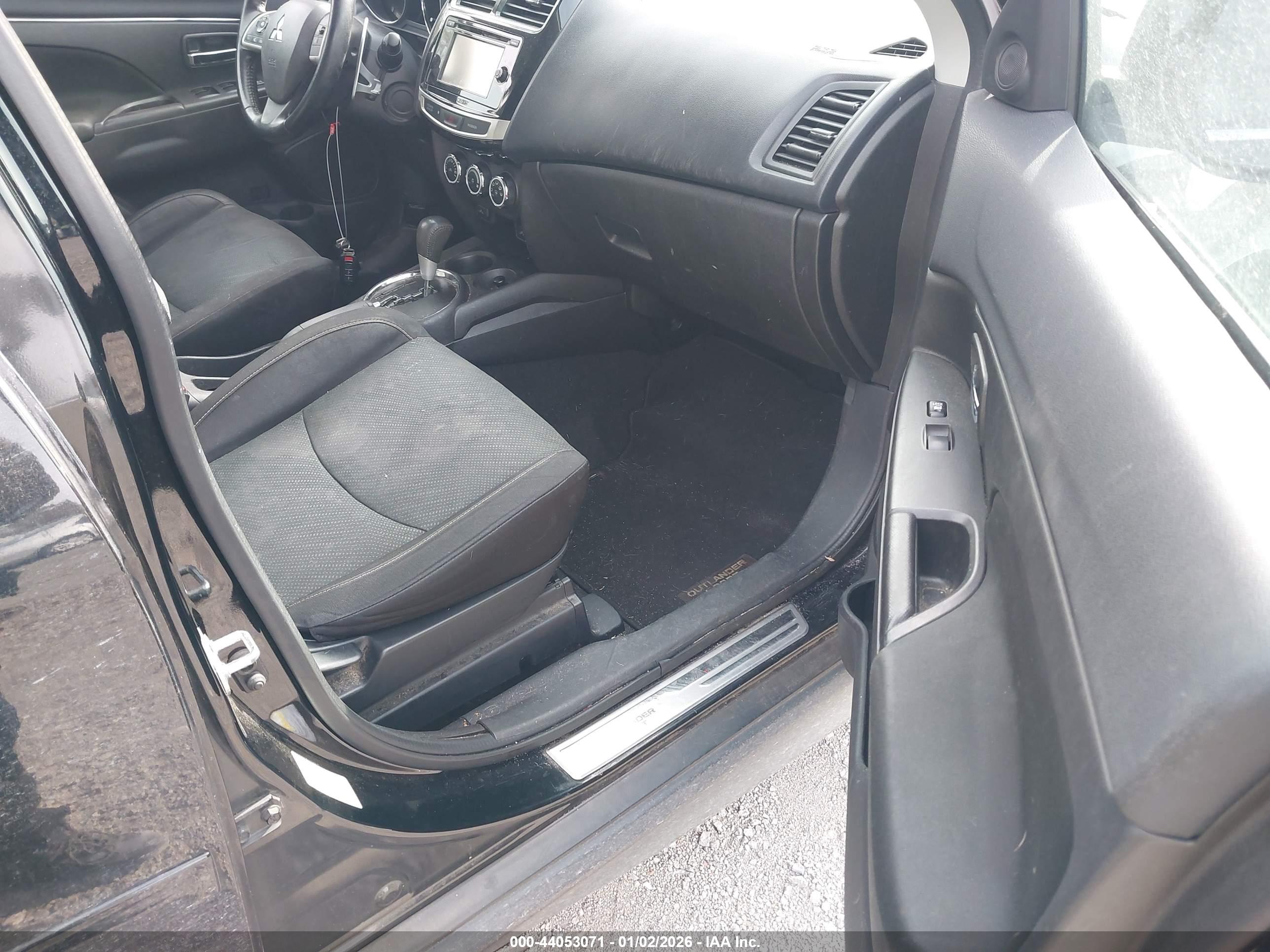 MITSUBISHI OUTLANDER image 5