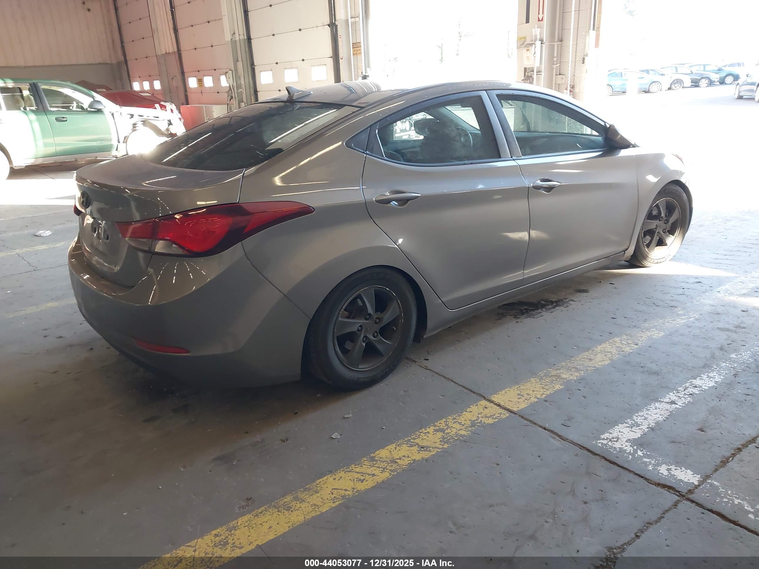 HYUNDAI ELANTRA image 4