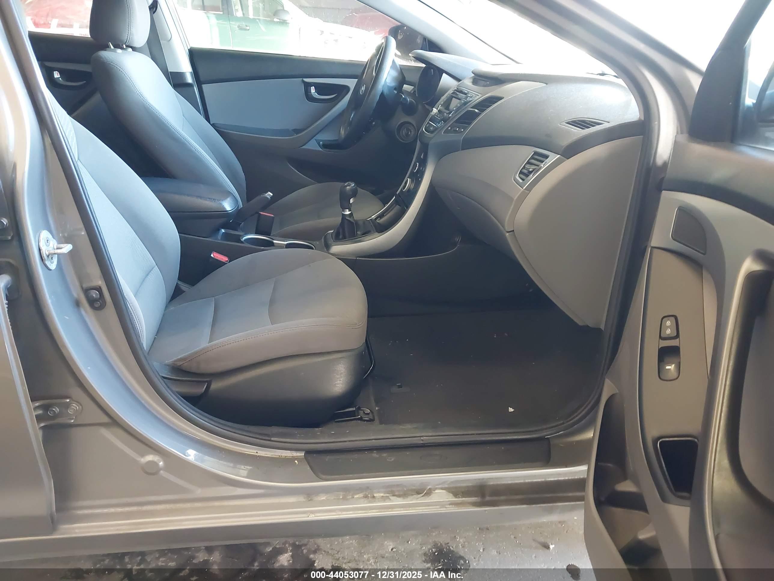 HYUNDAI ELANTRA image 5