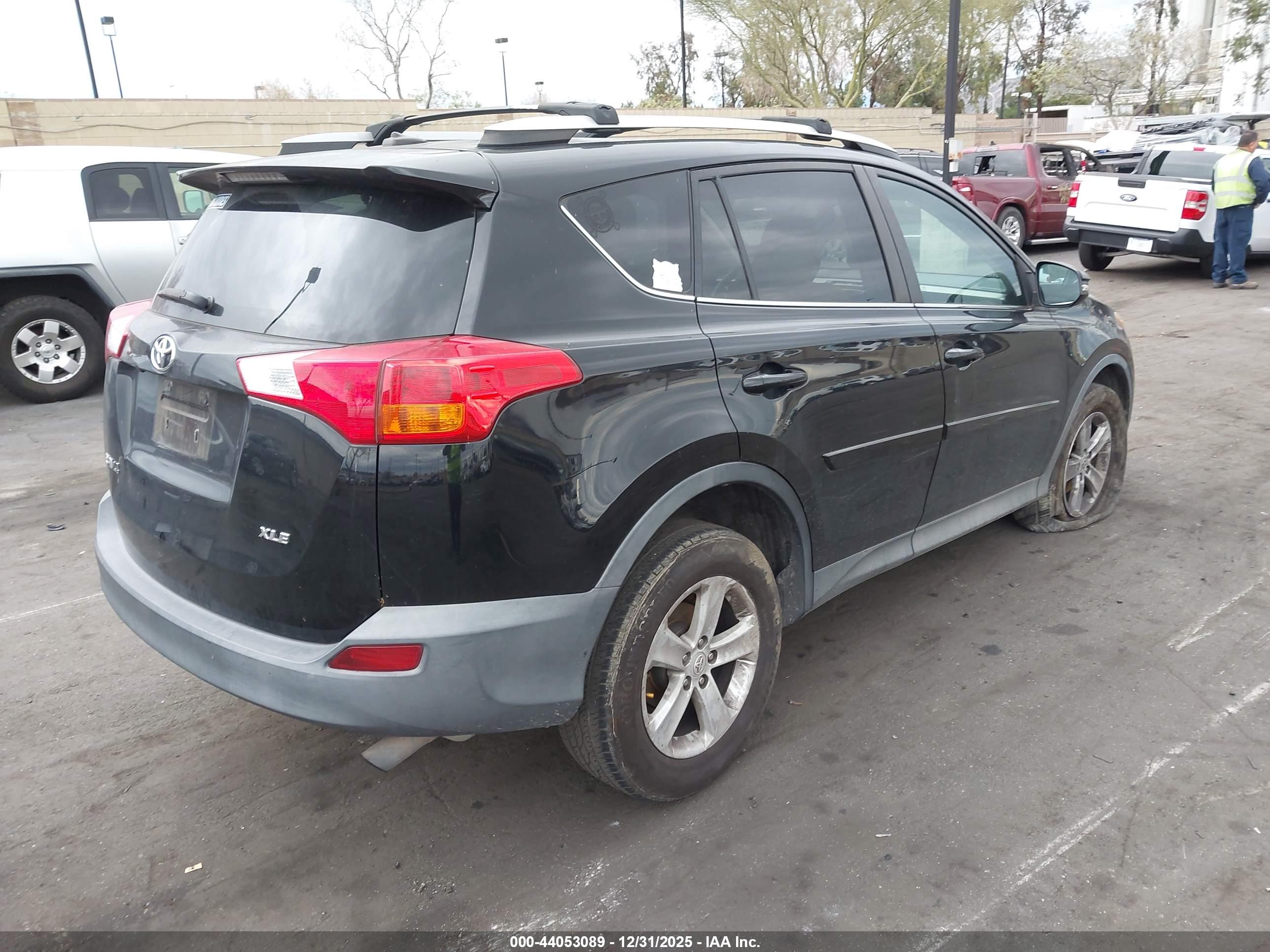 TOYOTA RAV4 image 4