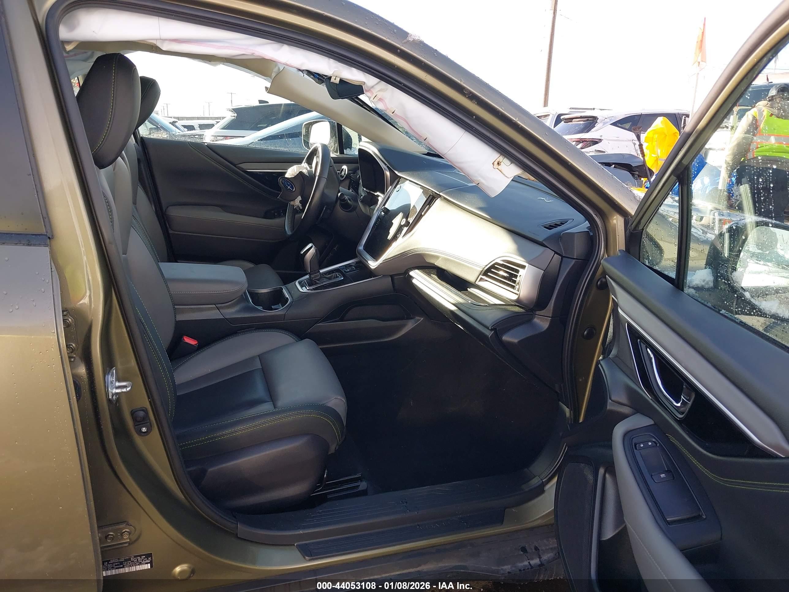 SUBARU OUTBACK image 5