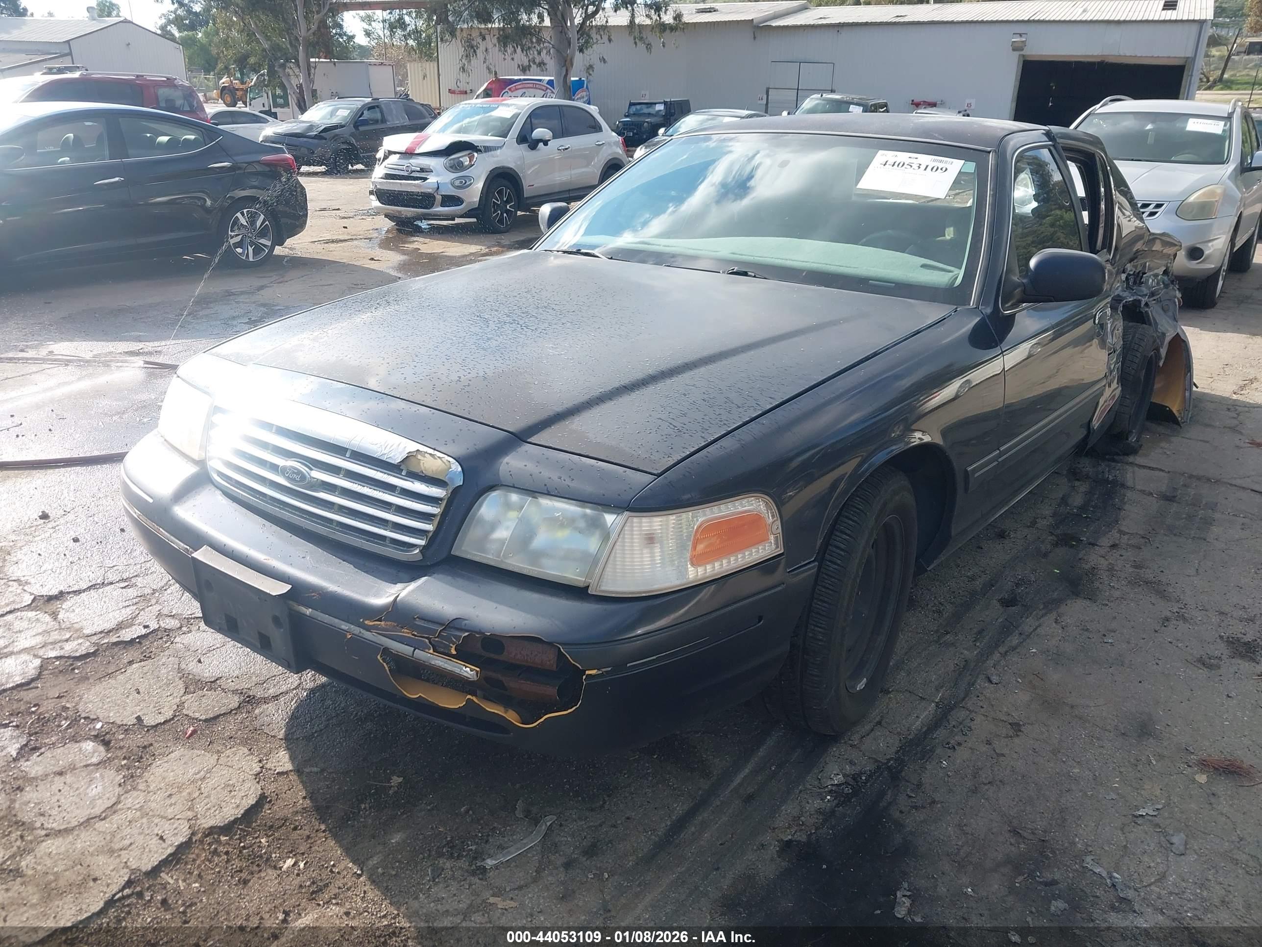 FORD CROWN image 2
