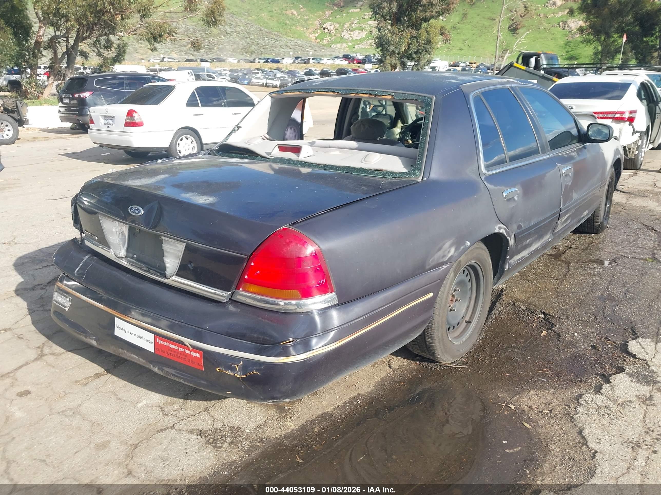 FORD CROWN image 4