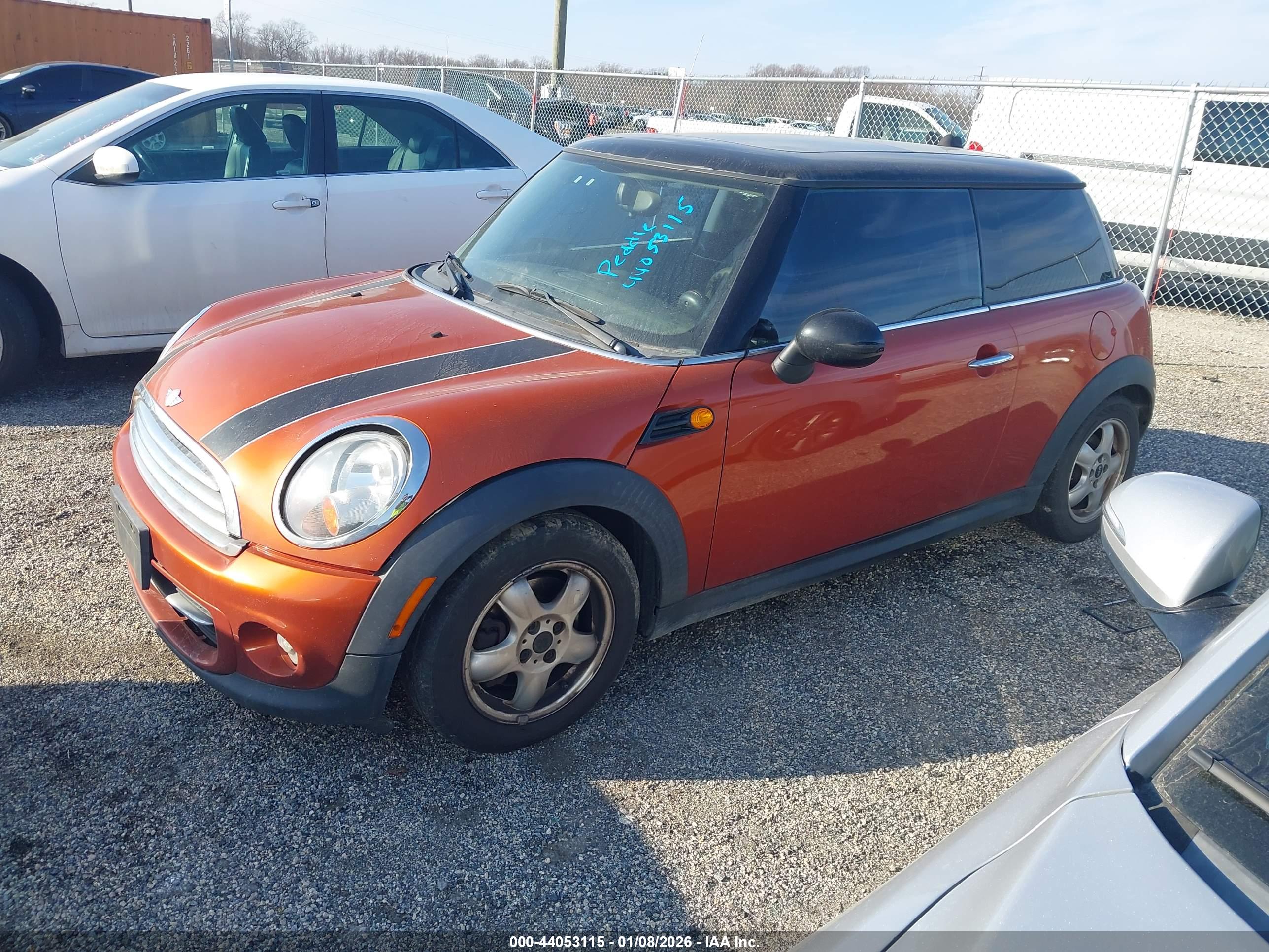 MINI COOPER image 2