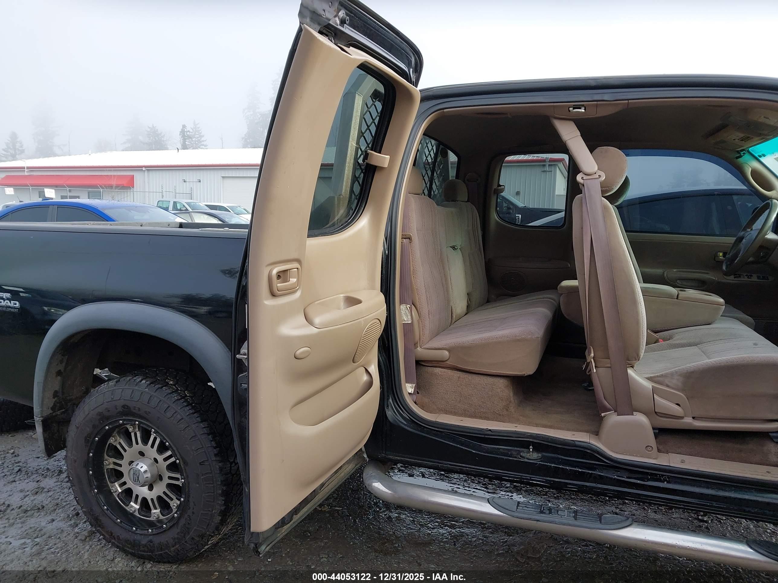 TOYOTA TUNDRA image 8
