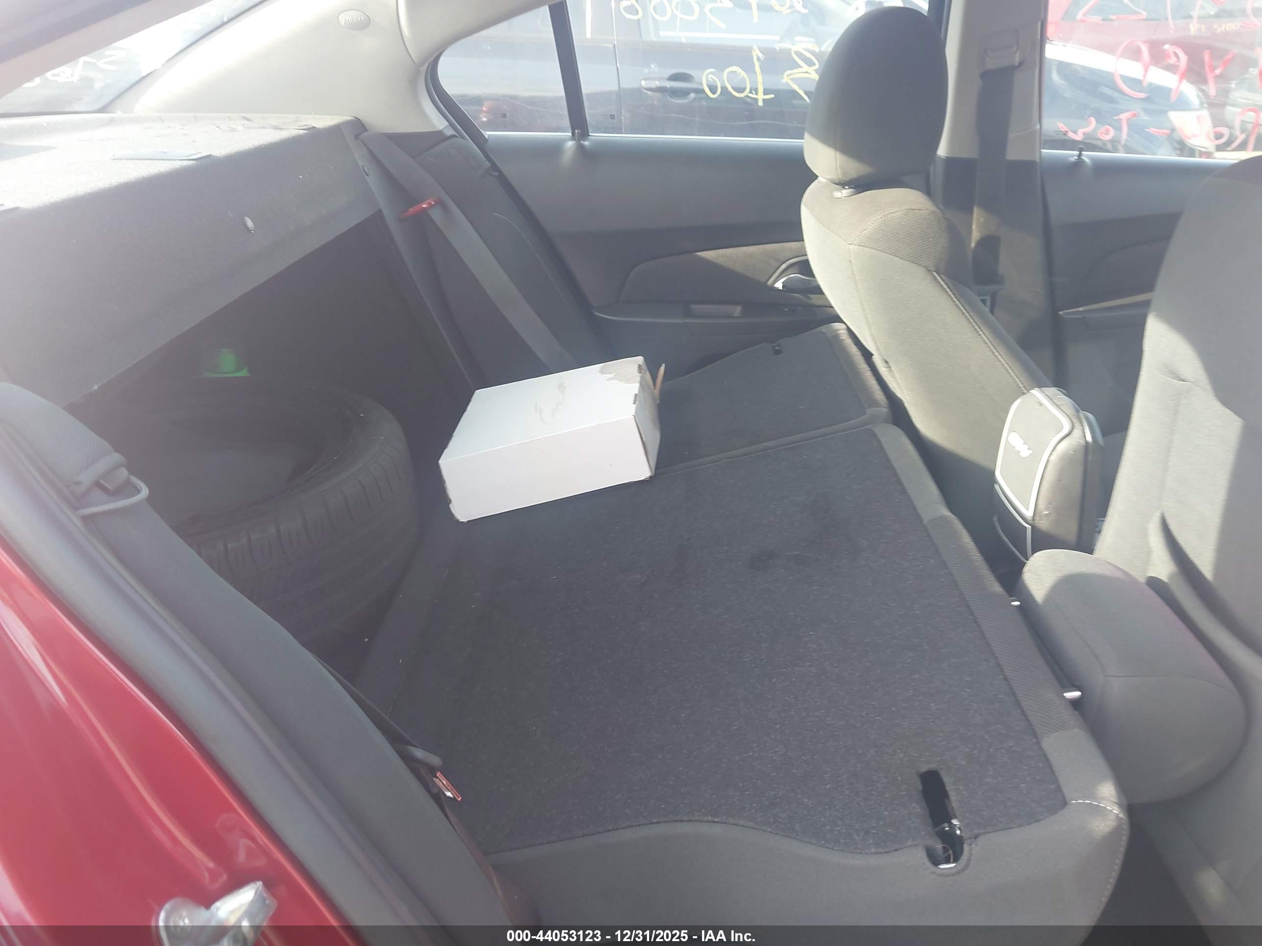 CHEVROLET CRUZE image 8